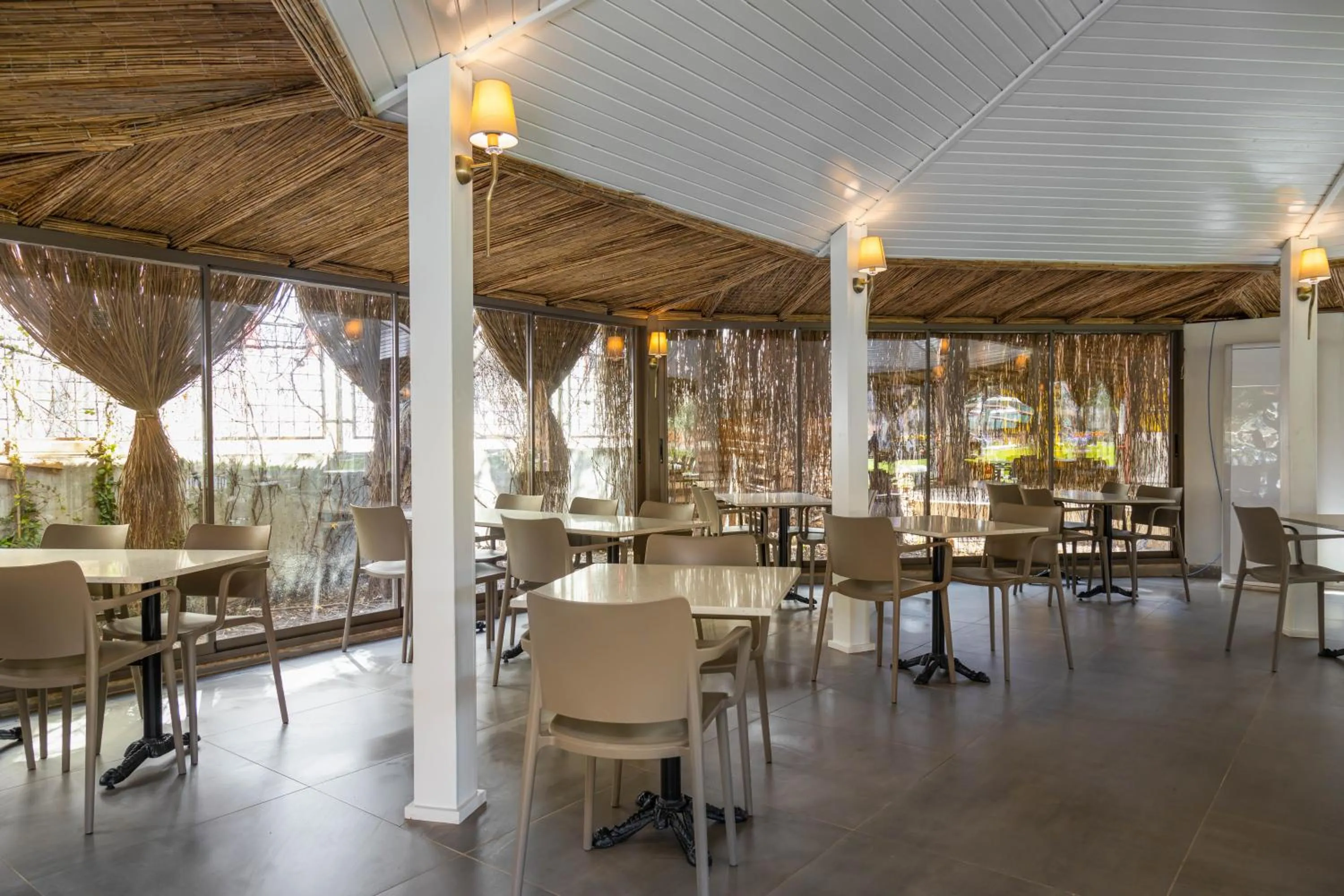 Restaurant/places to eat in Ema Houses