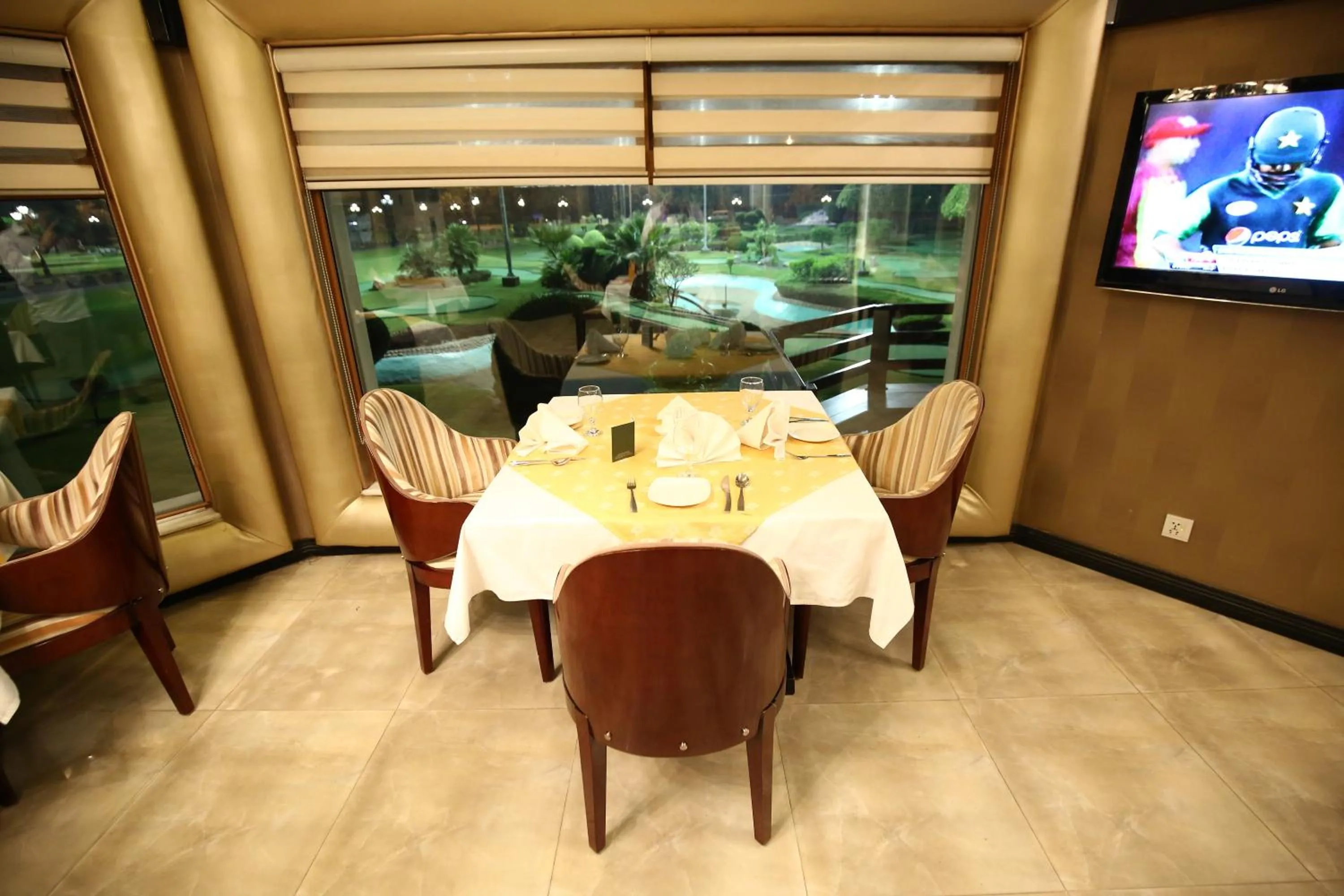 Restaurant/places to eat in Bahria Grand Hotel & Resort