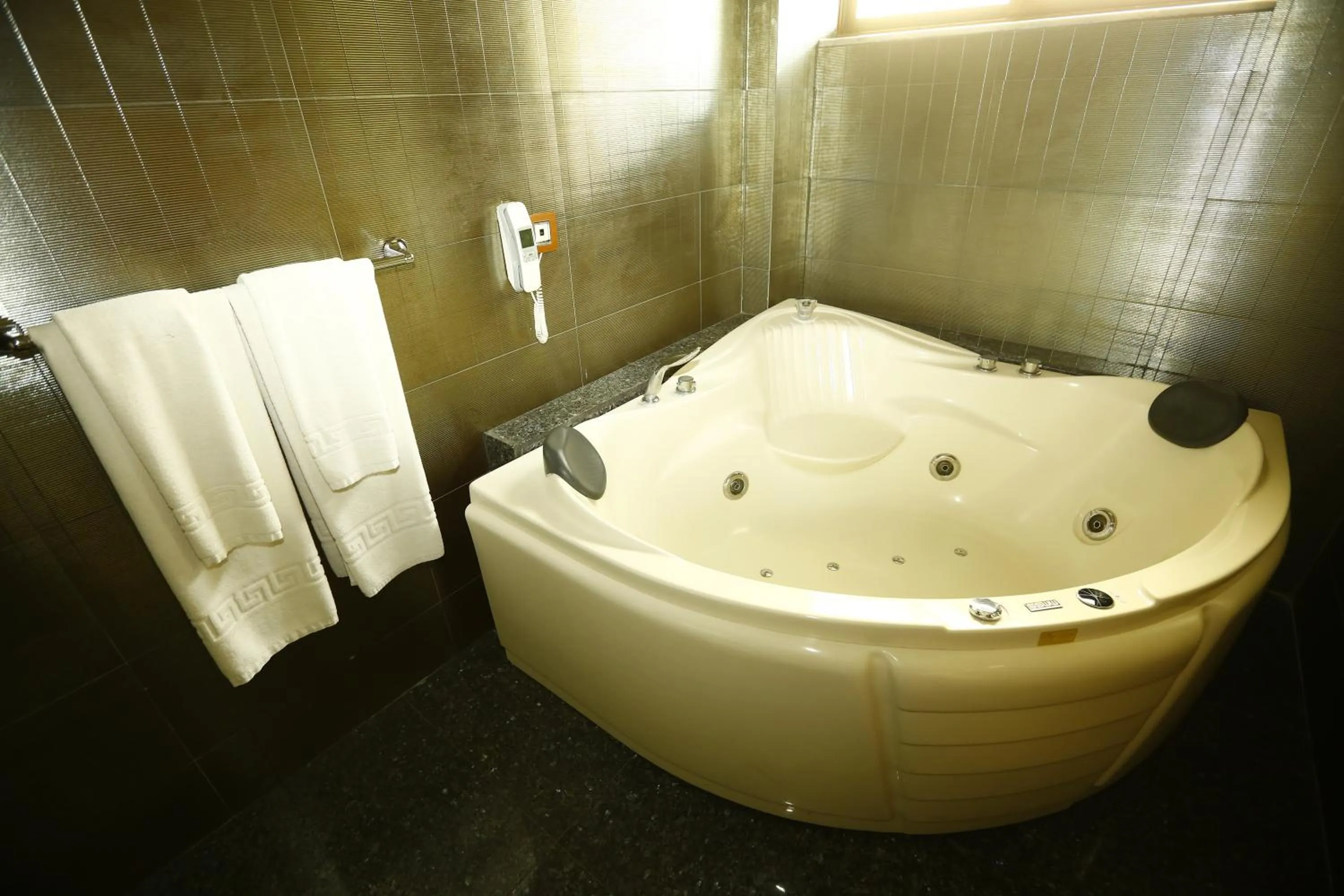 Hot Tub in Bahria Grand Hotel & Resort