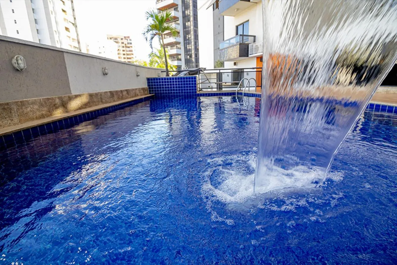Pool view in Sun Square Suítes Hotel By Lual