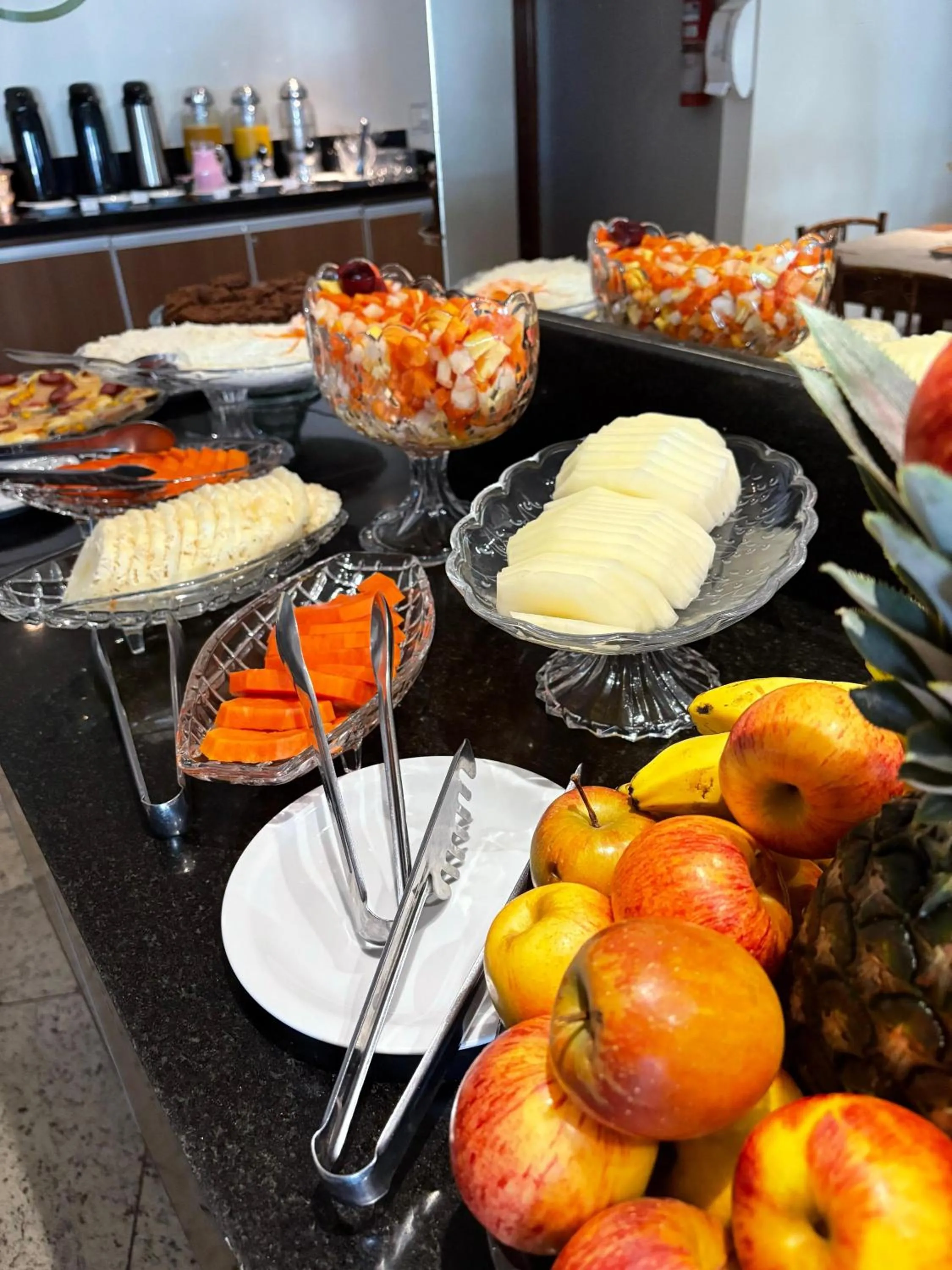 Restaurant/places to eat in Sun Square Suítes Hotel By Lual