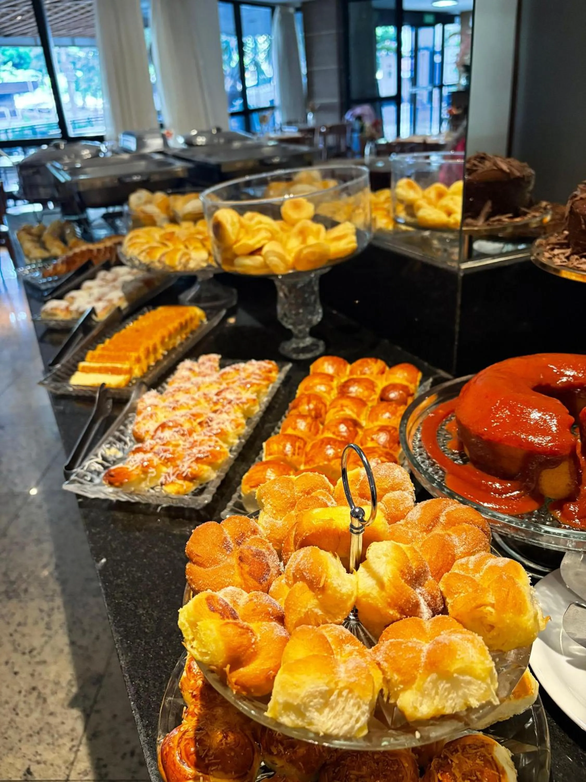 Restaurant/places to eat in Sun Square Suítes Hotel By Lual