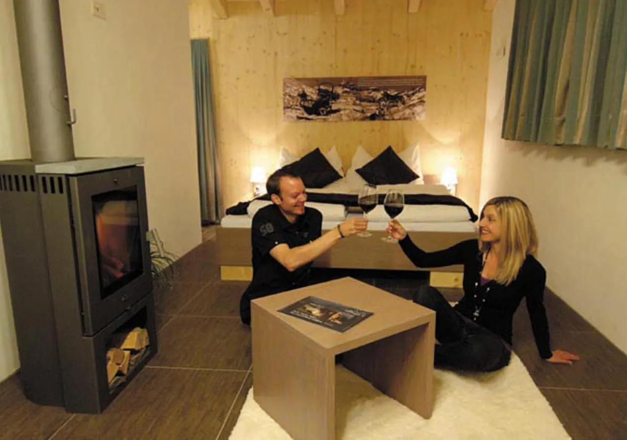 Photo of the whole room in Hüttenhotel Husky Lodge