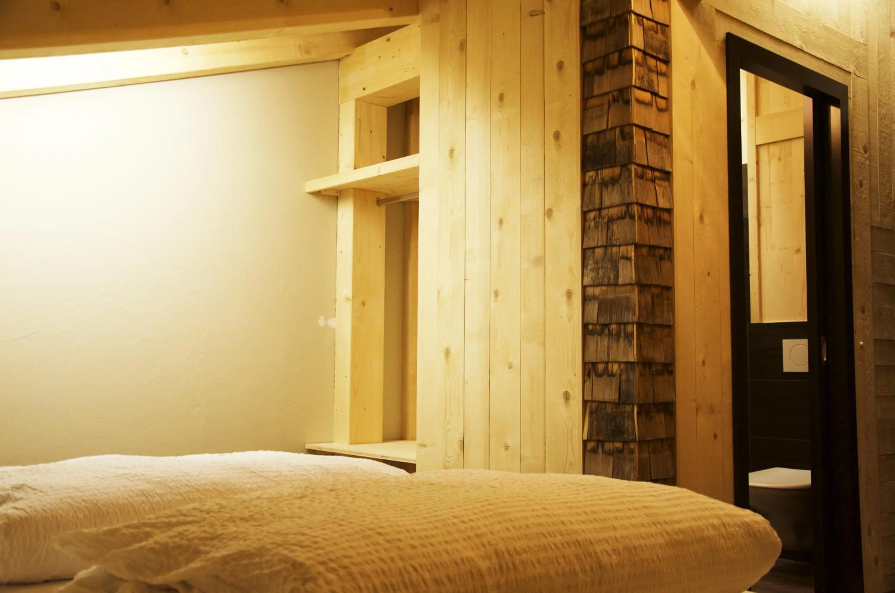 Decorative detail, Bed in Hüttenhotel Husky Lodge