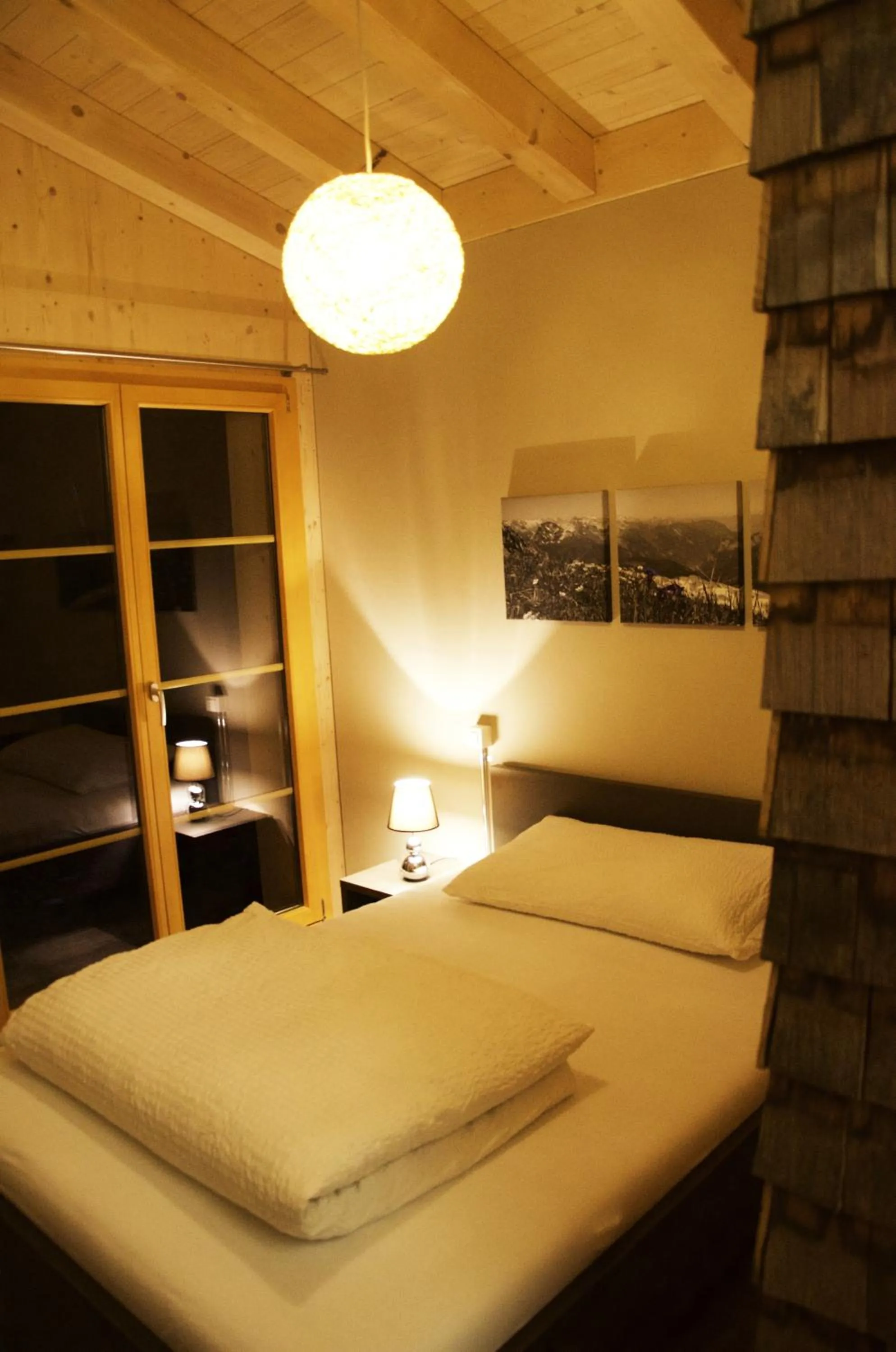 Decorative detail, Bed in Hüttenhotel Husky Lodge