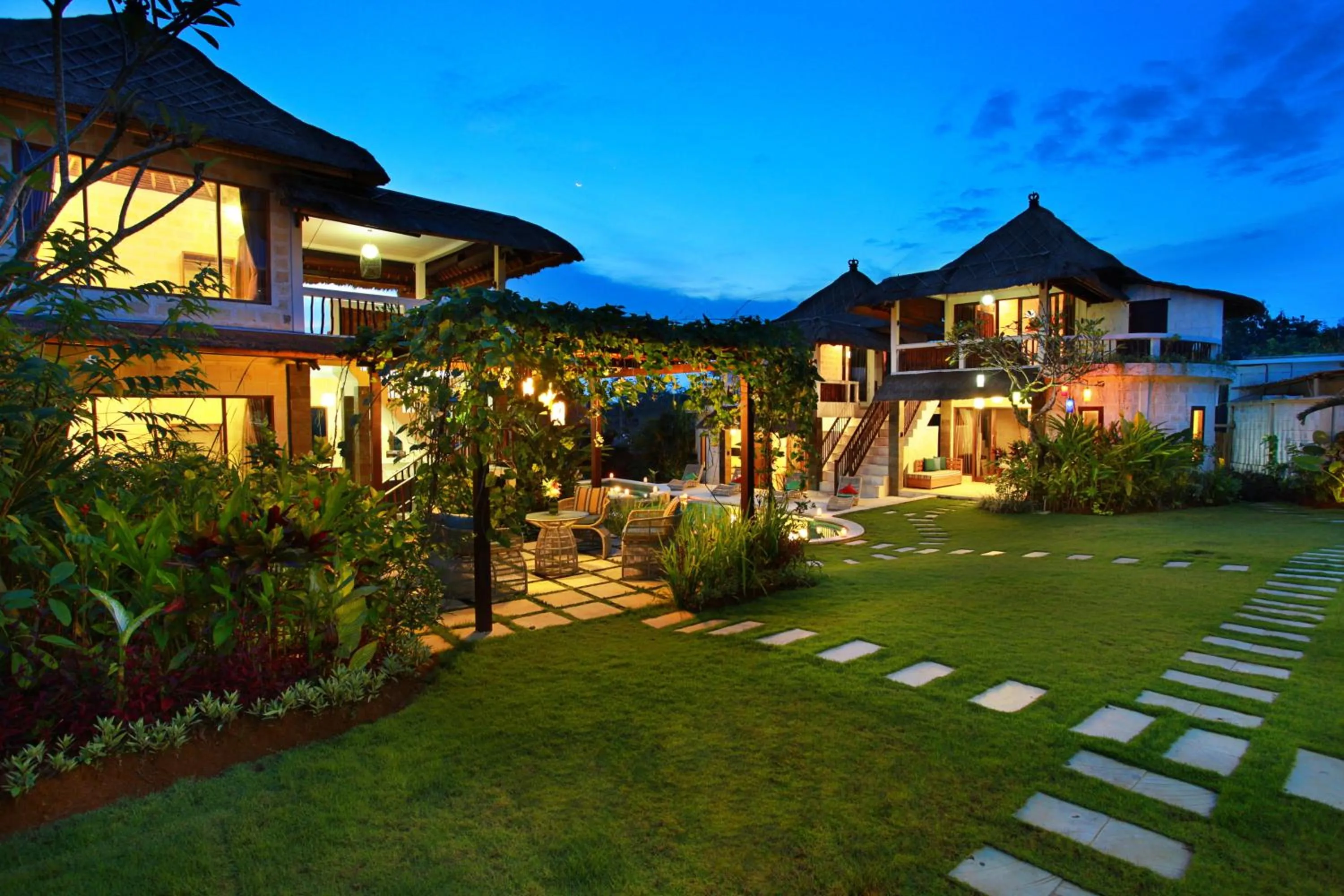 Night in Hill Dance Bali American Hotel