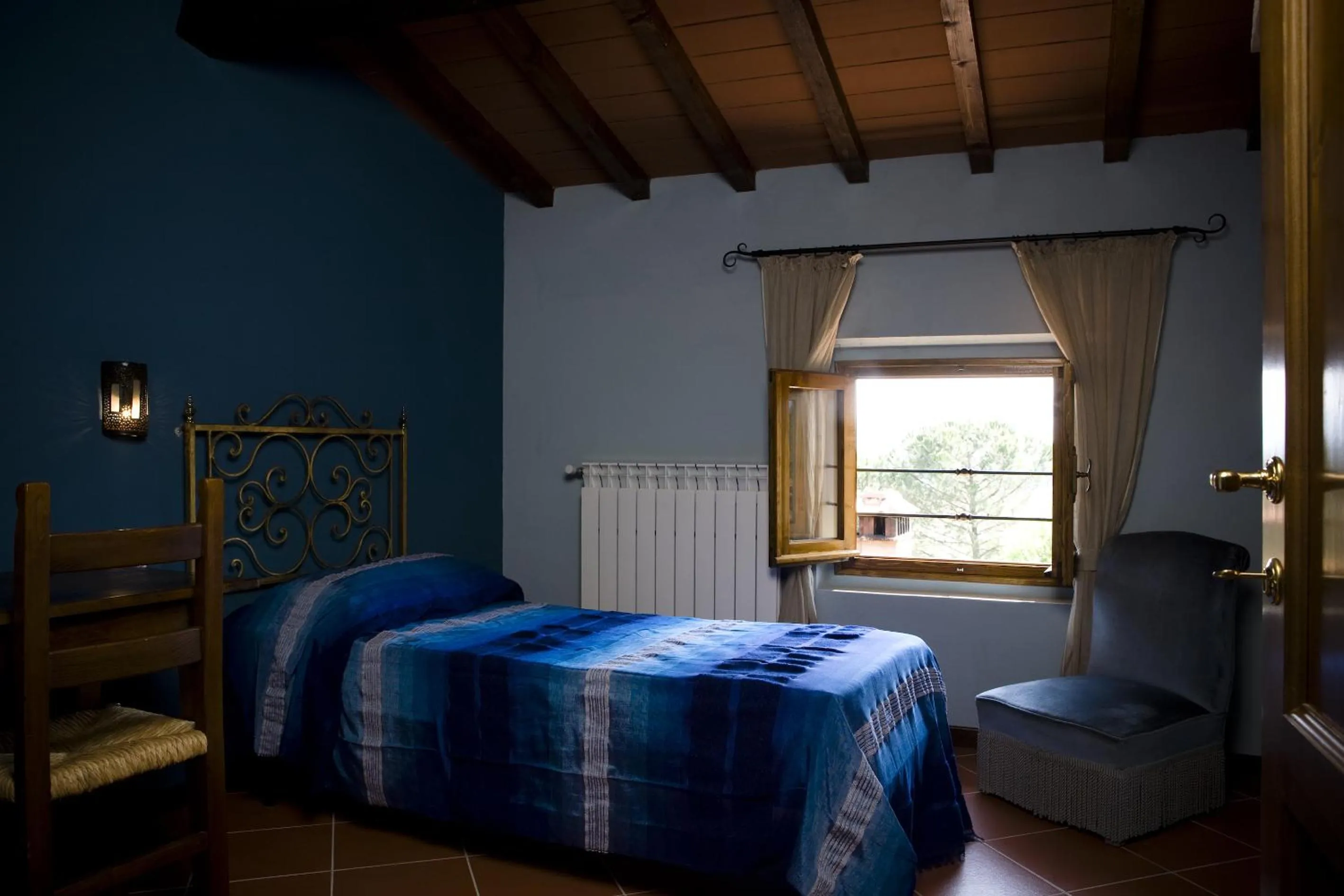 Decorative detail, Bed in Agriturismo La Topaia