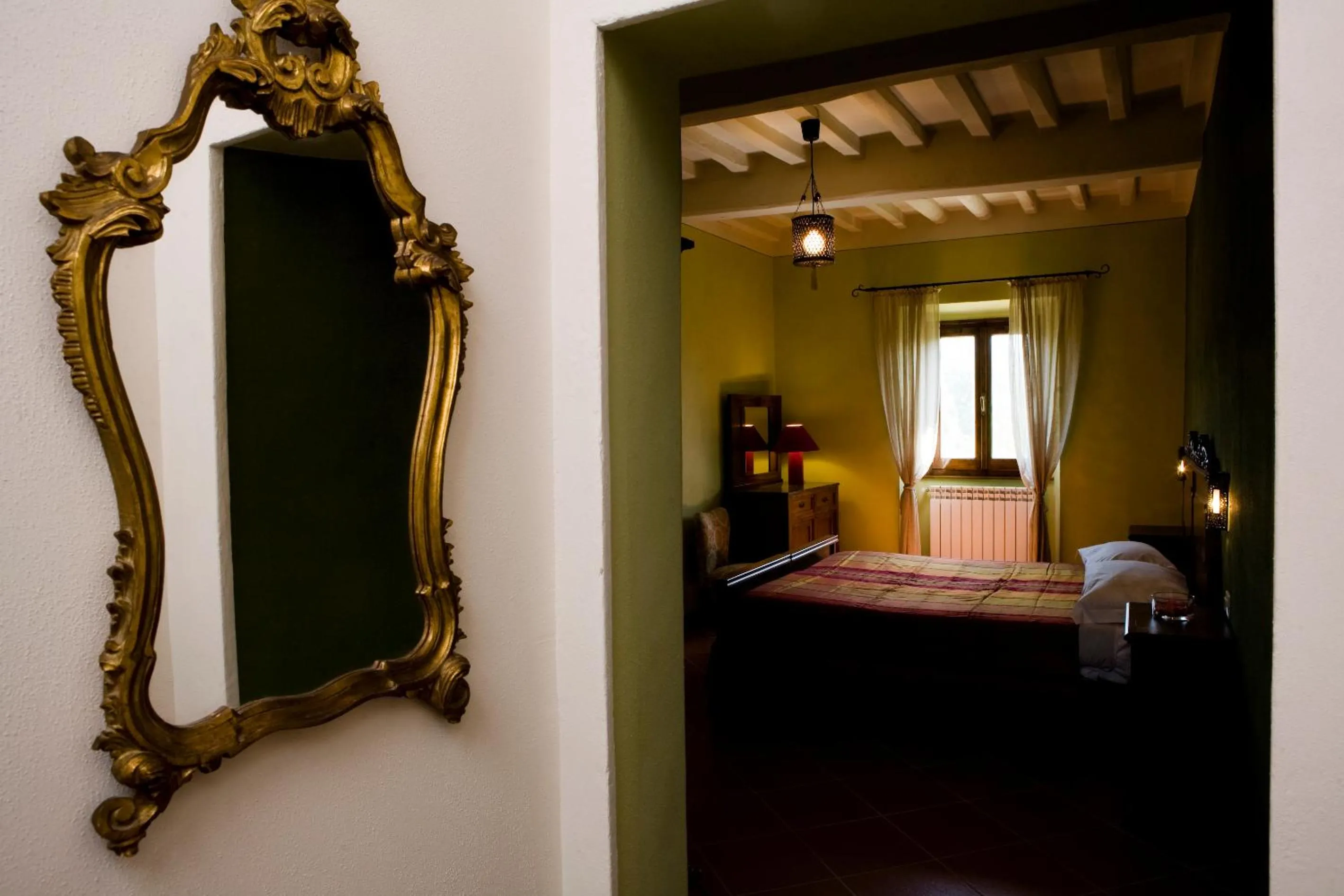 Decorative detail, Bed in Agriturismo La Topaia