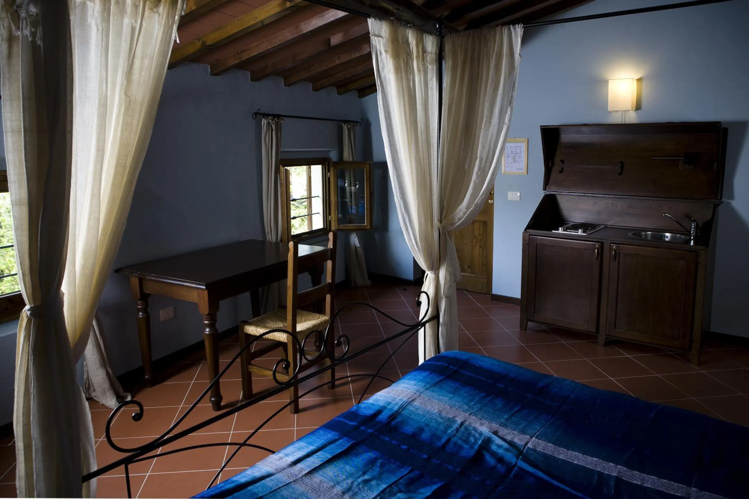 Kitchen or kitchenette, Bed in Agriturismo La Topaia