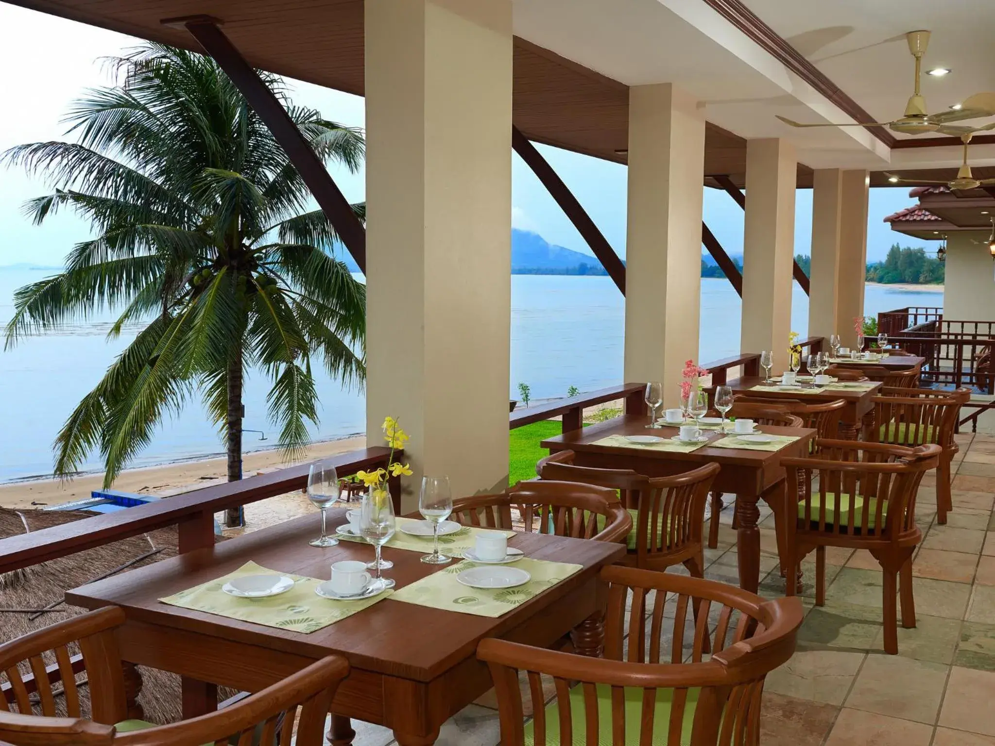 Restaurant/places to eat in Sara Beachfront Boutique Resort Restaurant/places to eat in Sara Beachfront Boutique Resort
