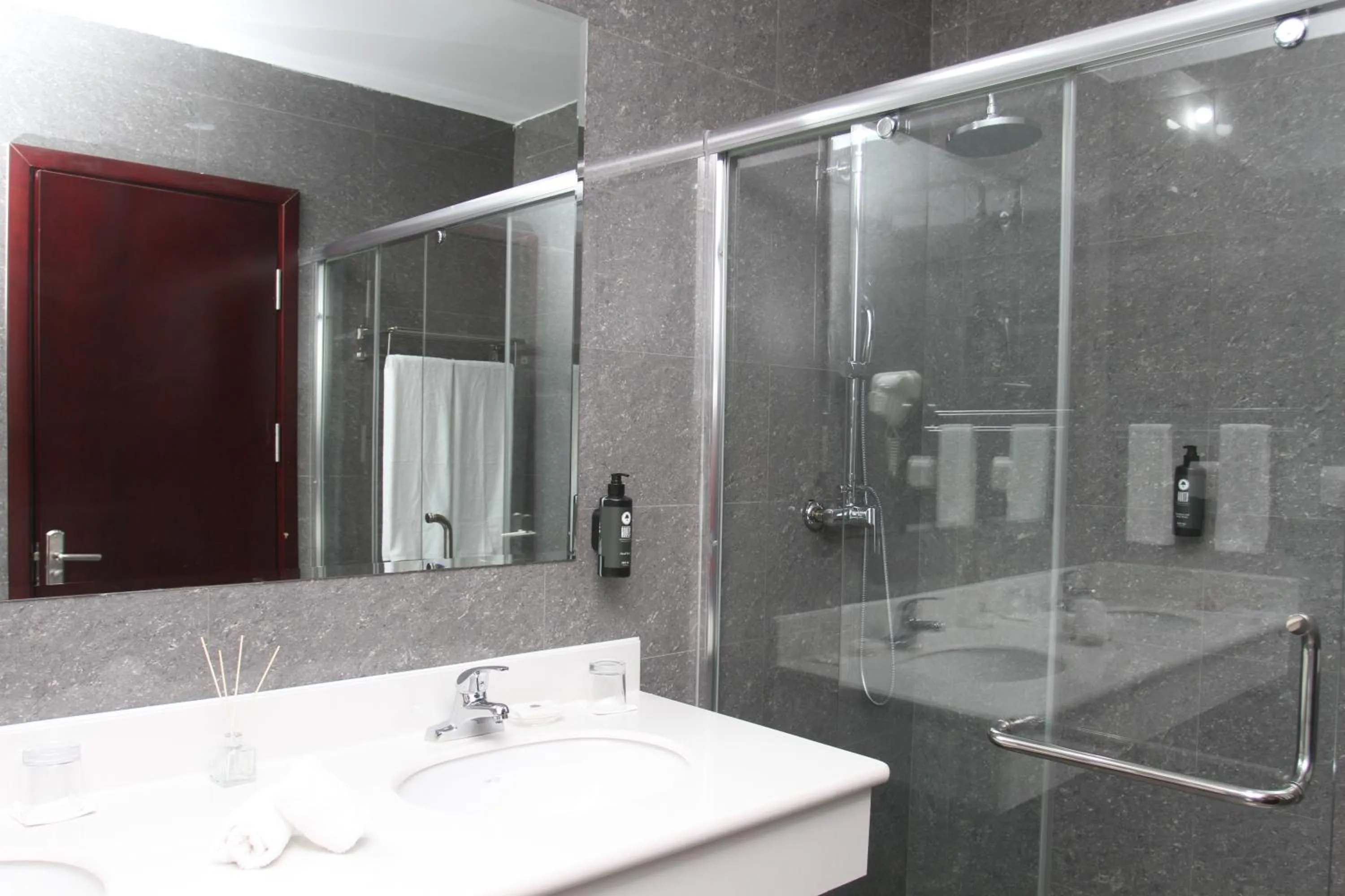 Shower in Flow Hotel Benguela