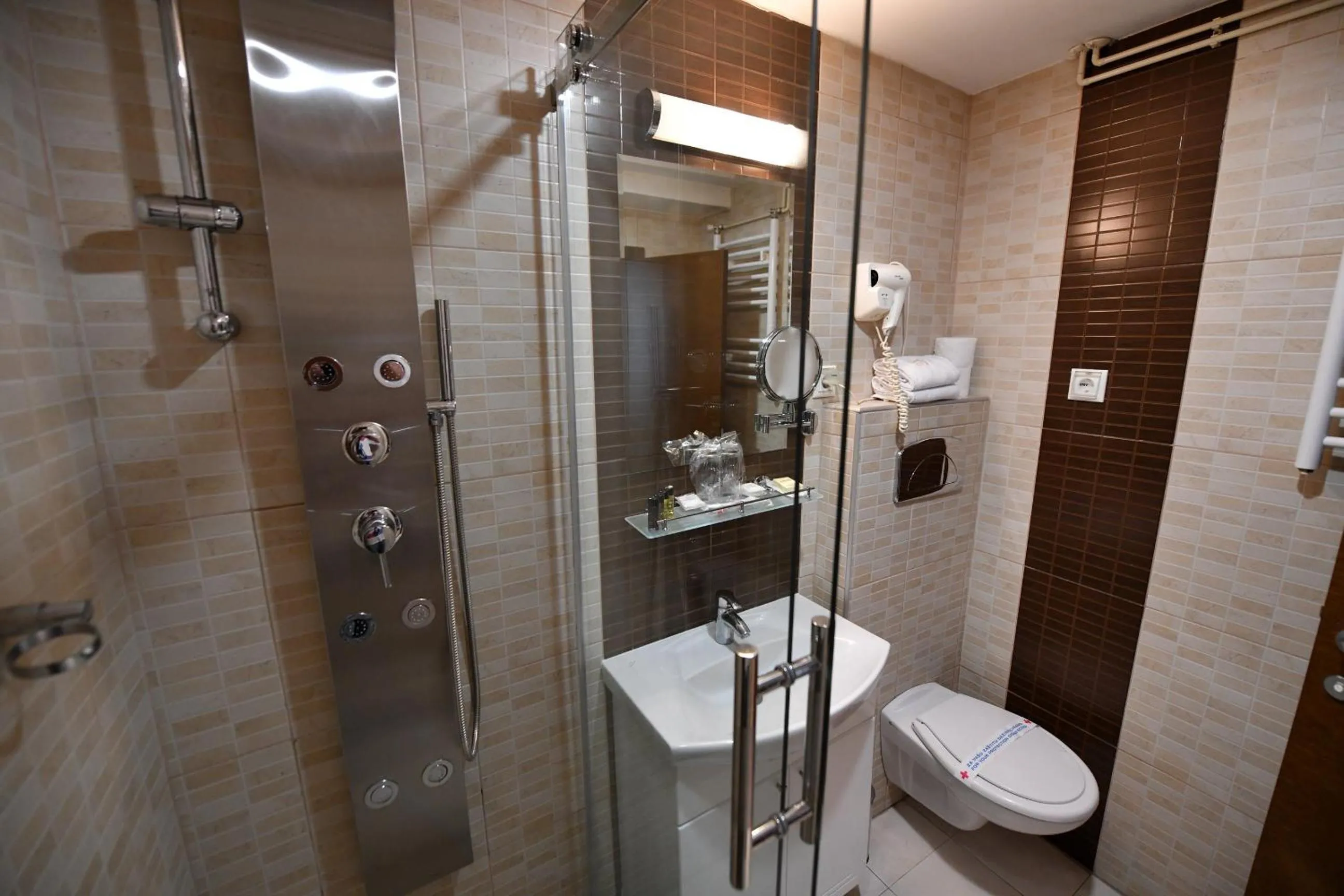 Shower in Hotel Beograd