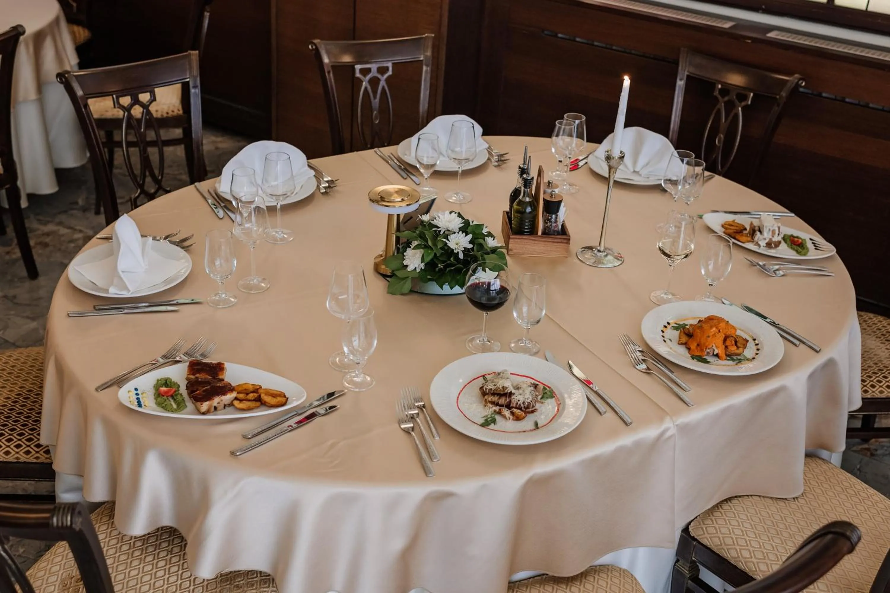 Restaurant/places to eat in Hotel Beograd