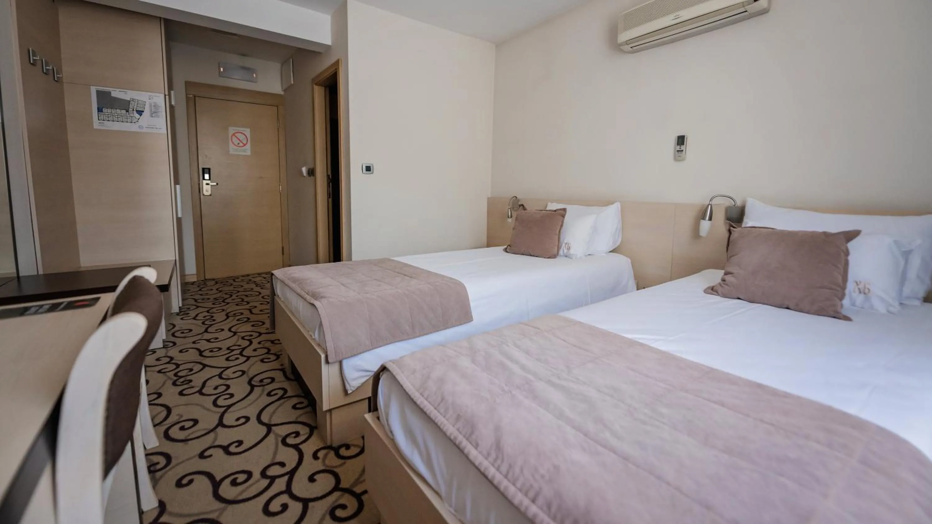 Bed in Hotel Beograd