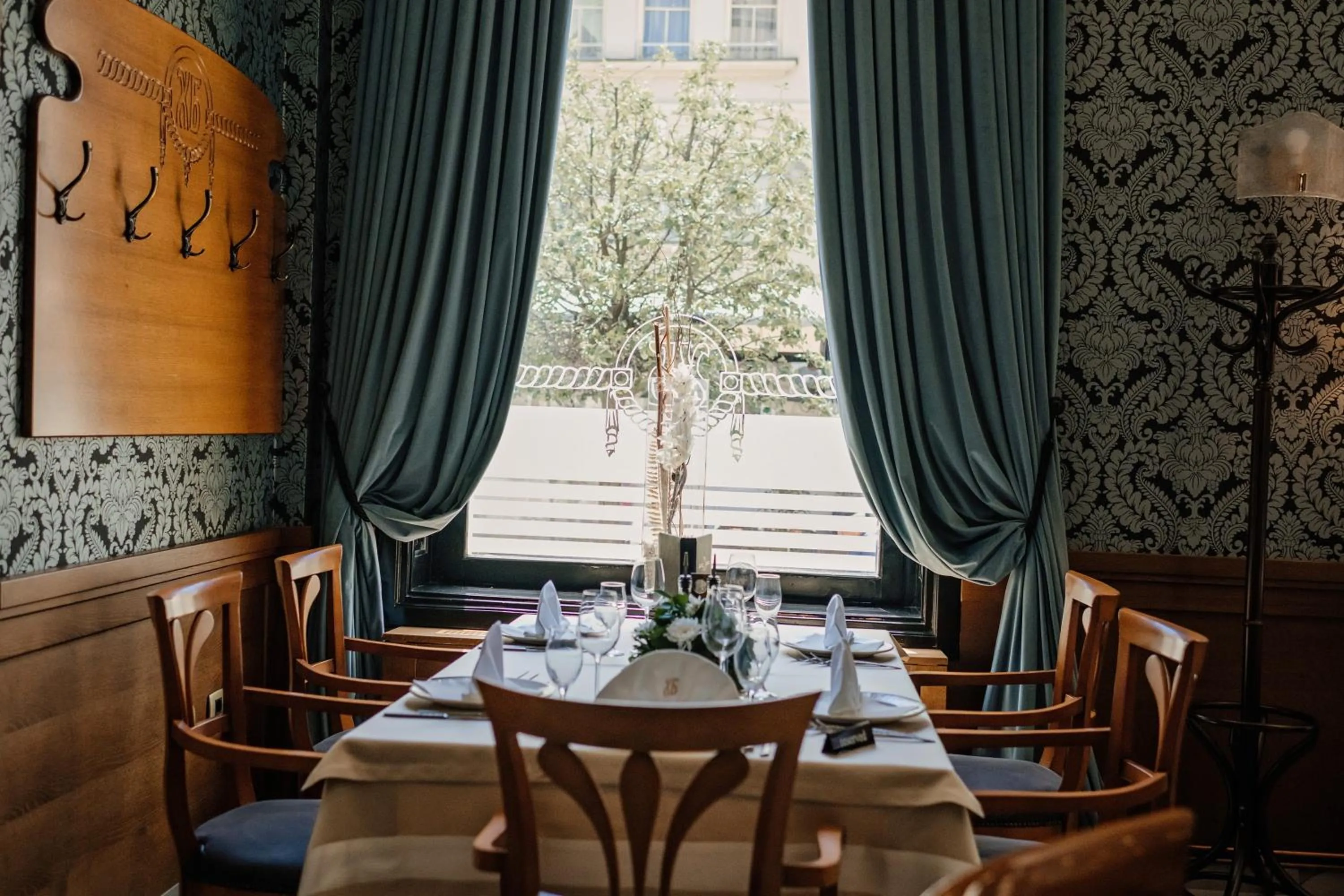 Restaurant/places to eat in Hotel Beograd