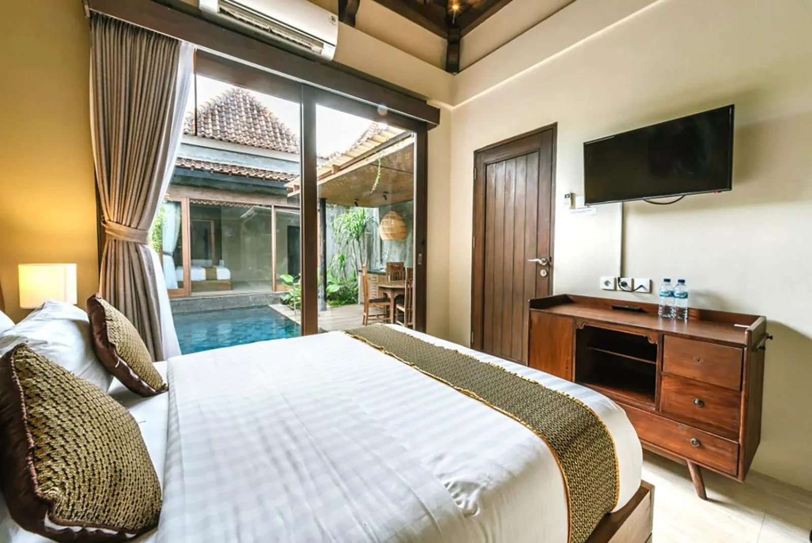 Bed in ME Villas Echo Beach Canggu