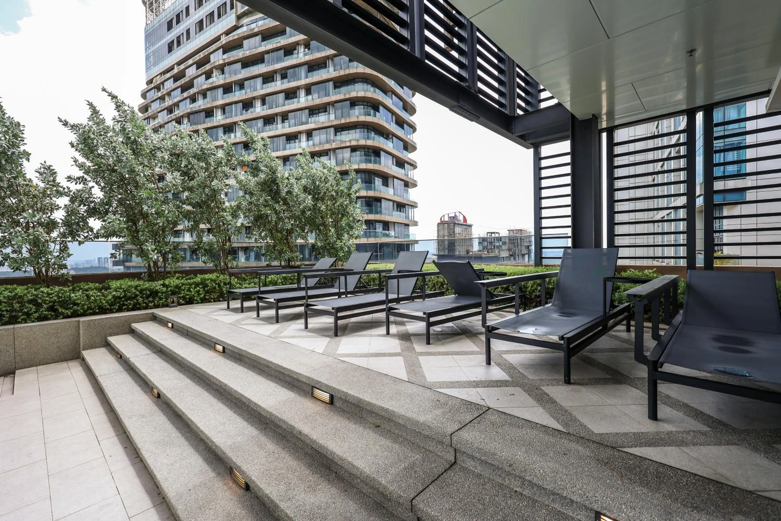 Seating area in Mossaz Suites by MyKey