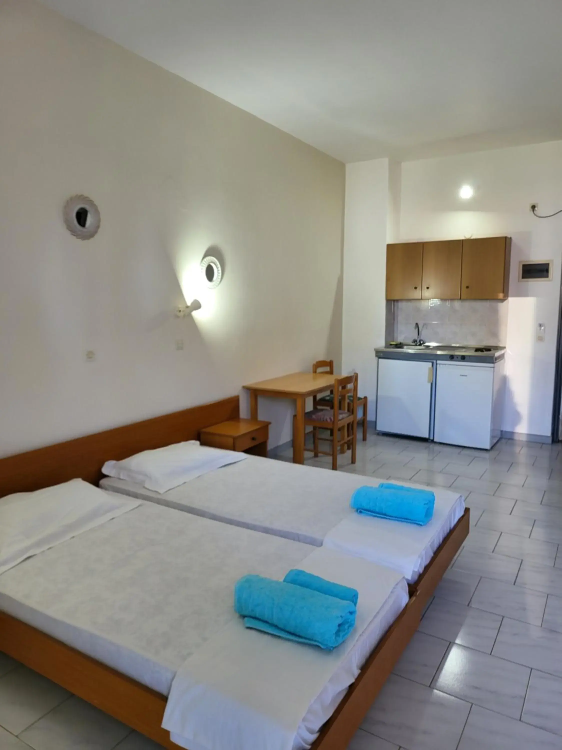 Economy Twin Room in Pyrgos Hotel Apartments Economy Twin Room in Pyrgos Hotel Apartments
