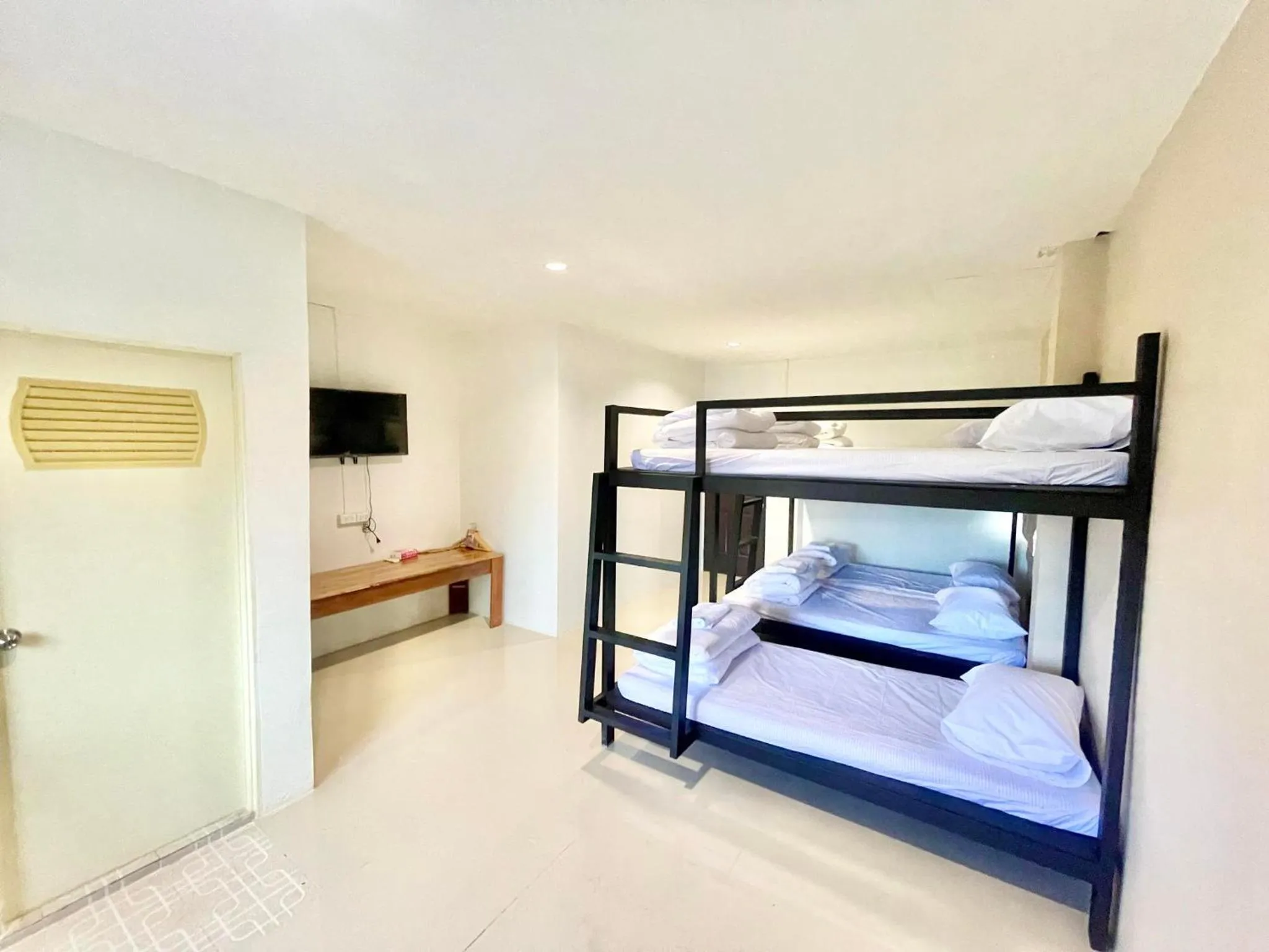 Bedroom, Bed in Lamoon 90s