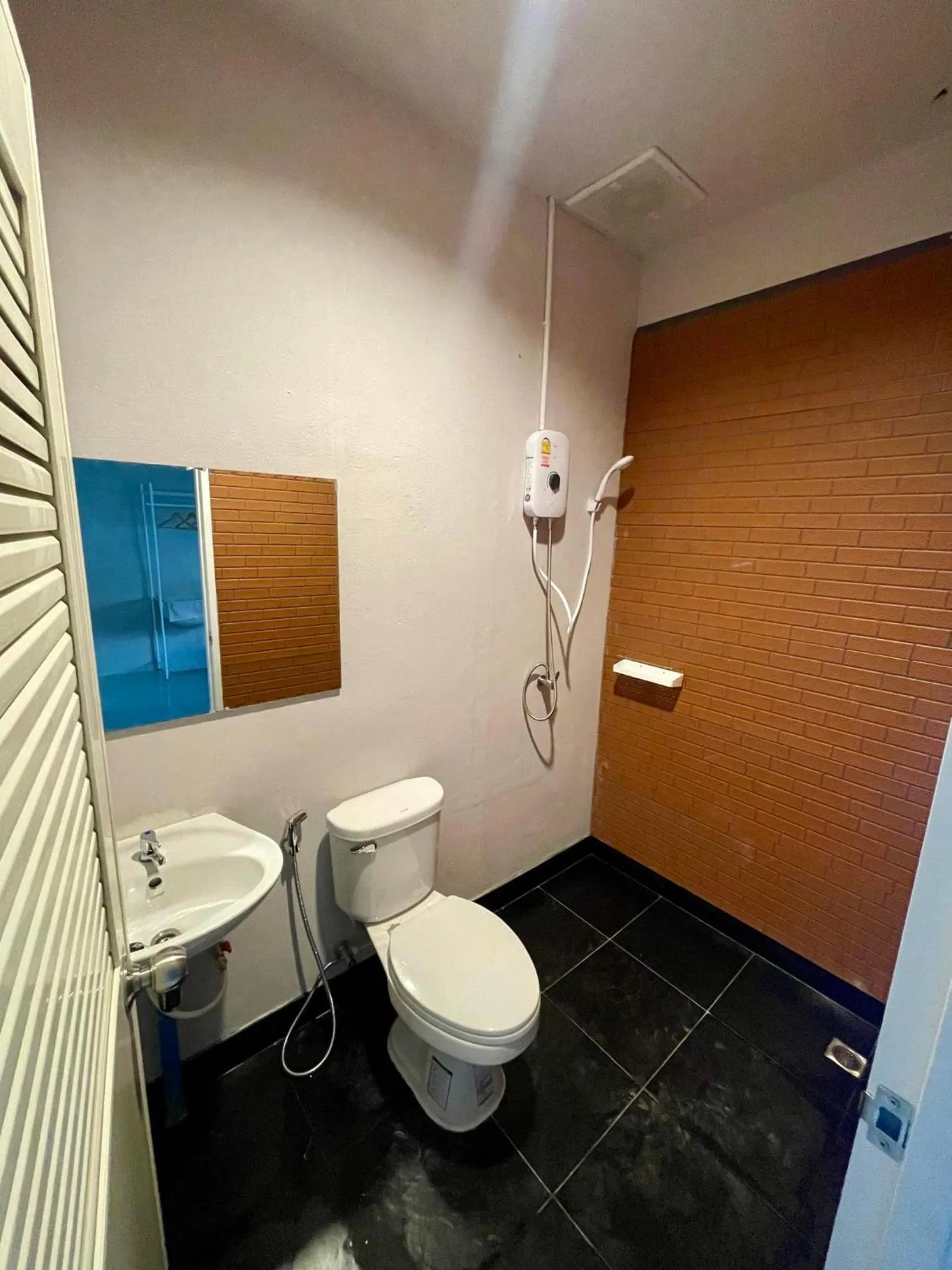 Toilet in Lamoon 90s