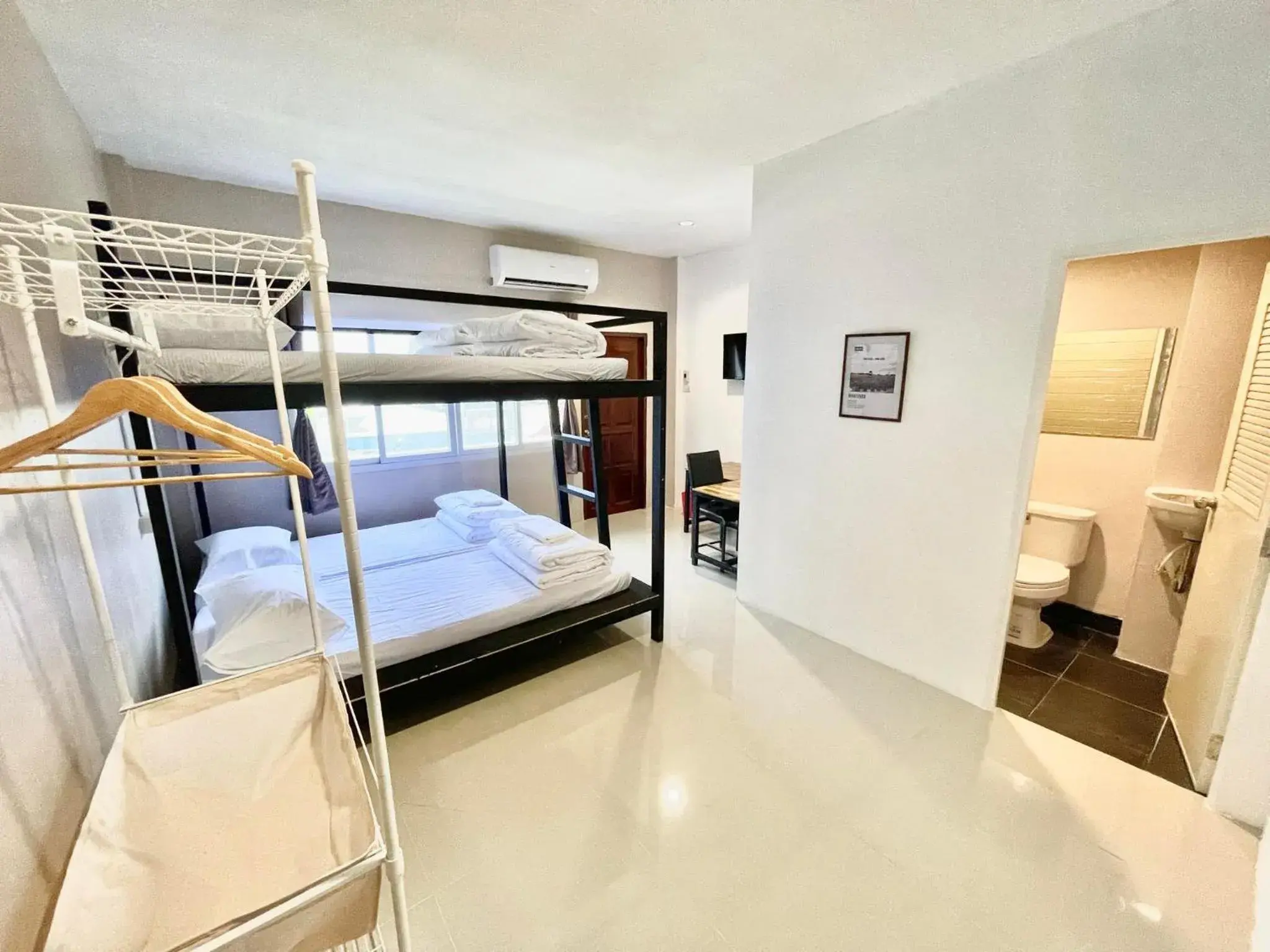 Bedroom, Bed in Lamoon 90s Bedroom, Bed in Lamoon 90s