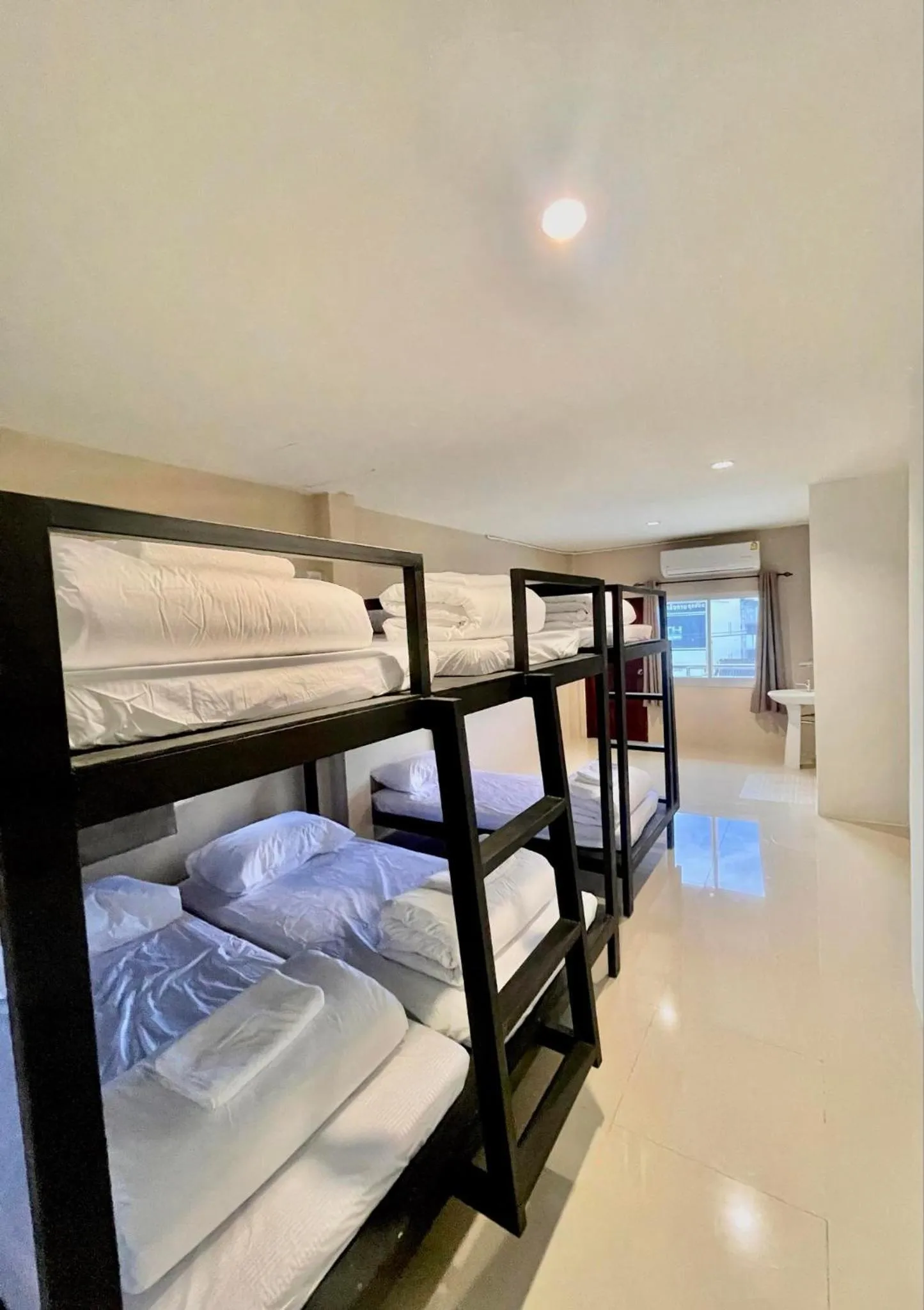 Bedroom, Bed in Lamoon 90s