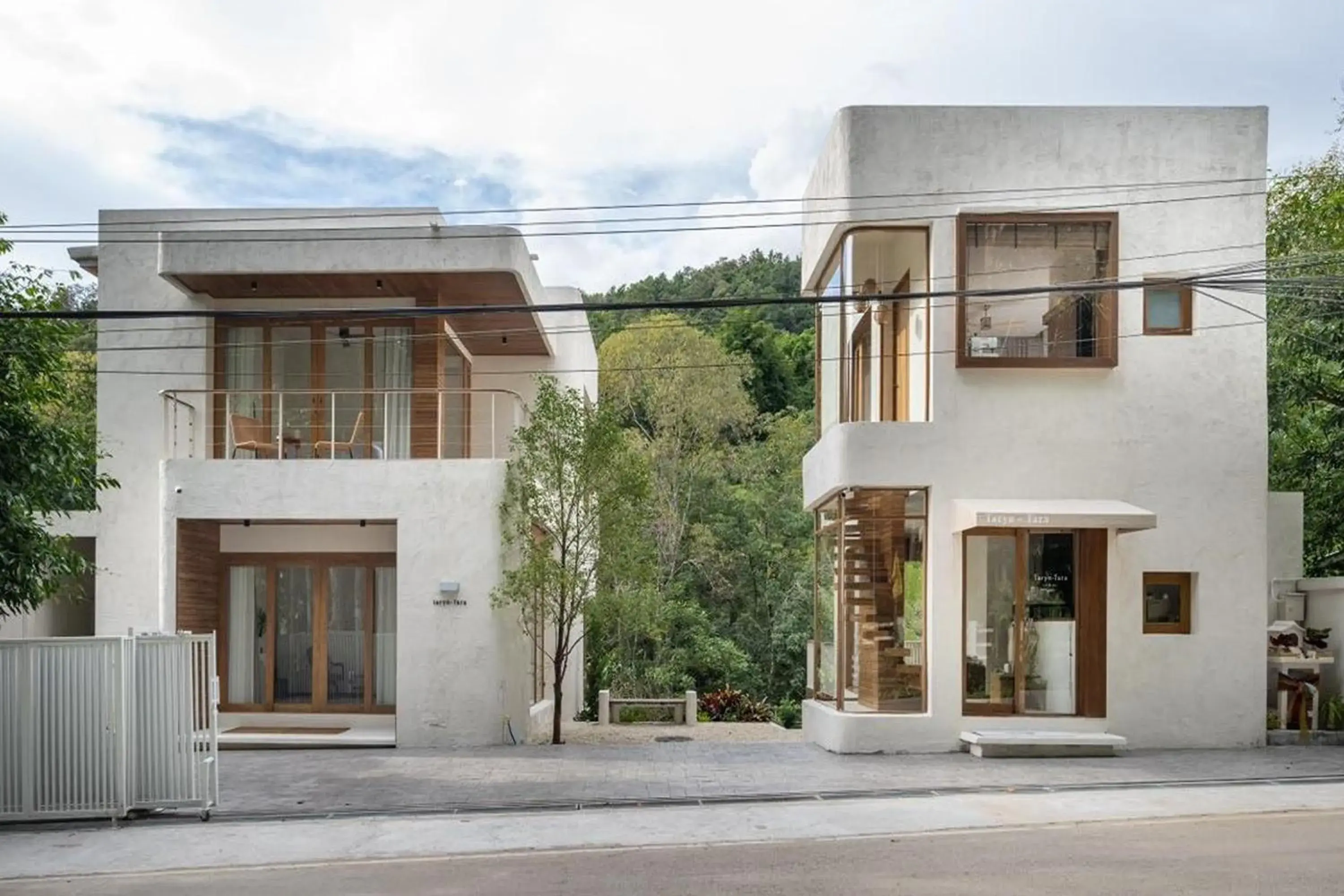 Property building in Taryn Tara Cafe and Stay Property building in Taryn Tara Cafe and Stay