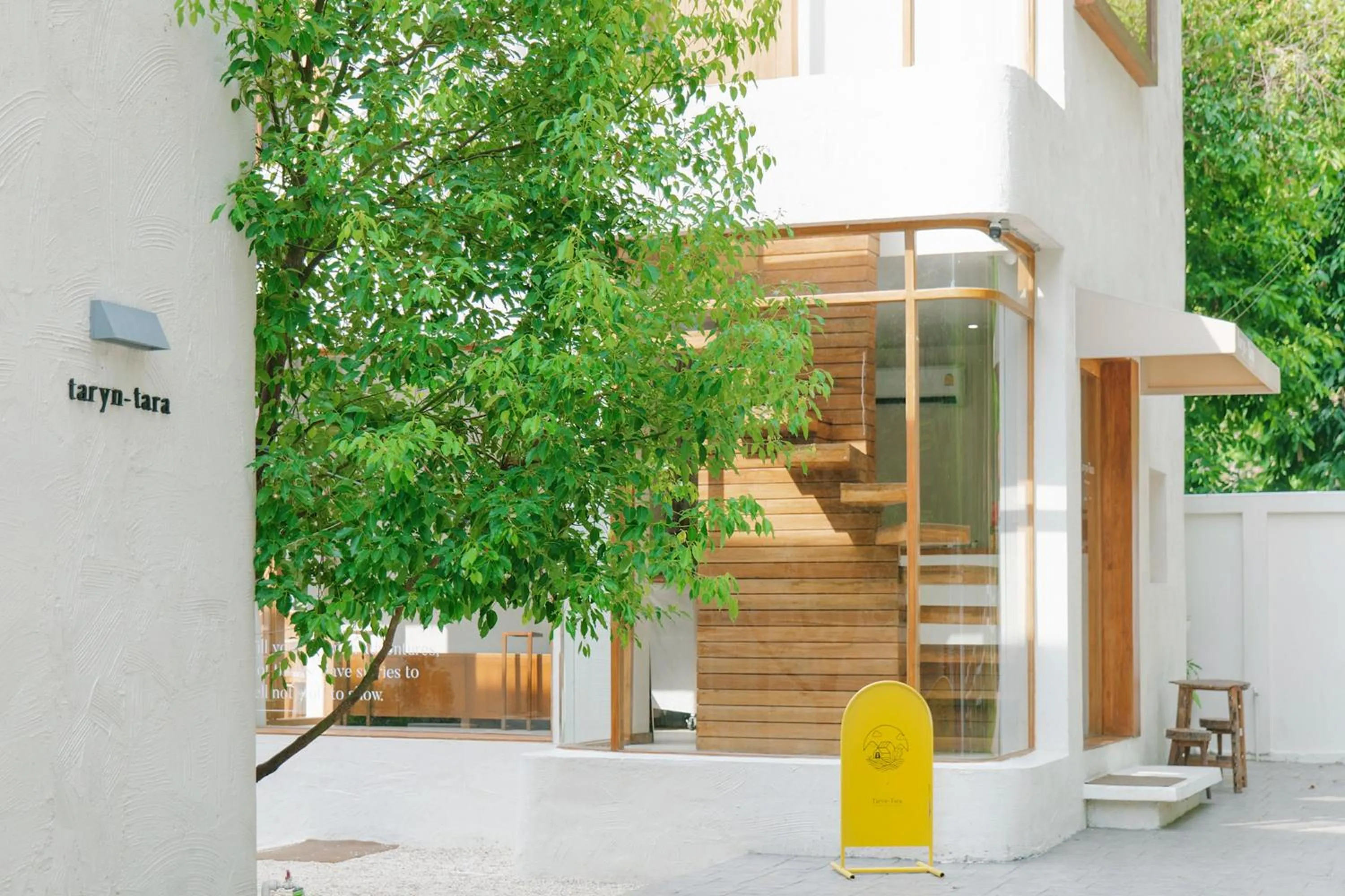 Property building in Taryn Tara Cafe and Stay