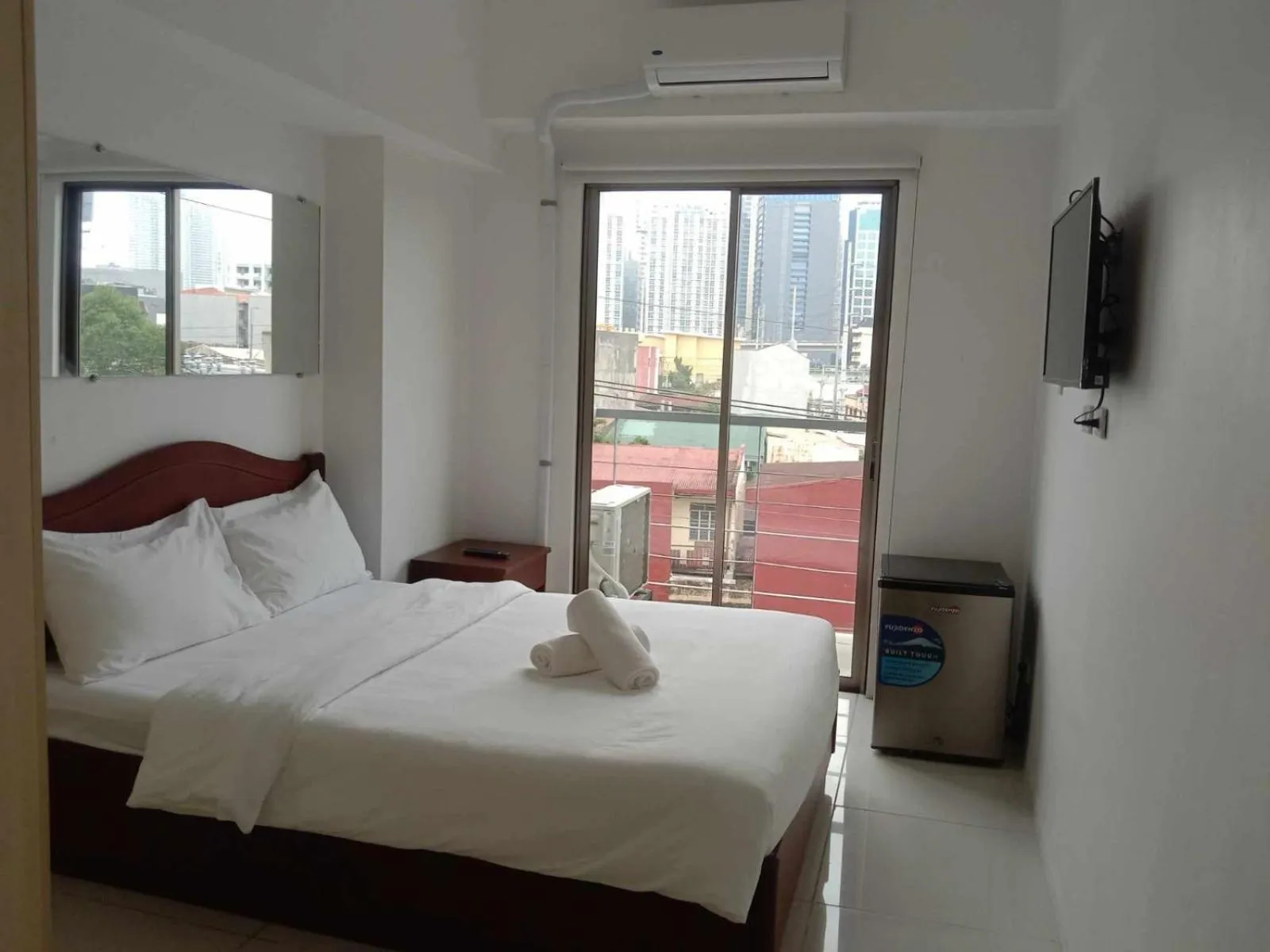 Photo of the whole room, Bed in Dian SUITES 1