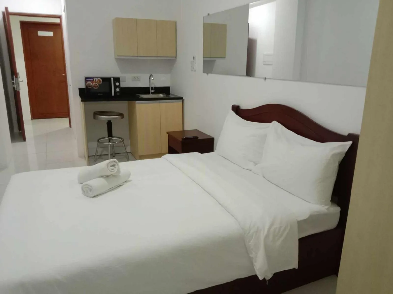 Photo of the whole room, Bed in Dian SUITES 1