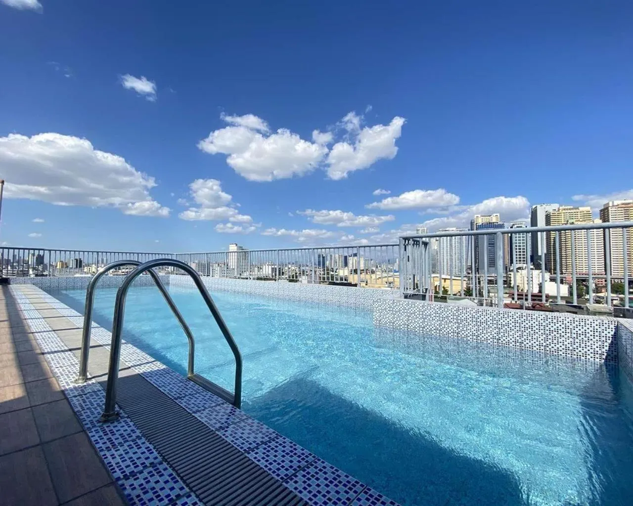 Swimming pool in Dian SUITES 1