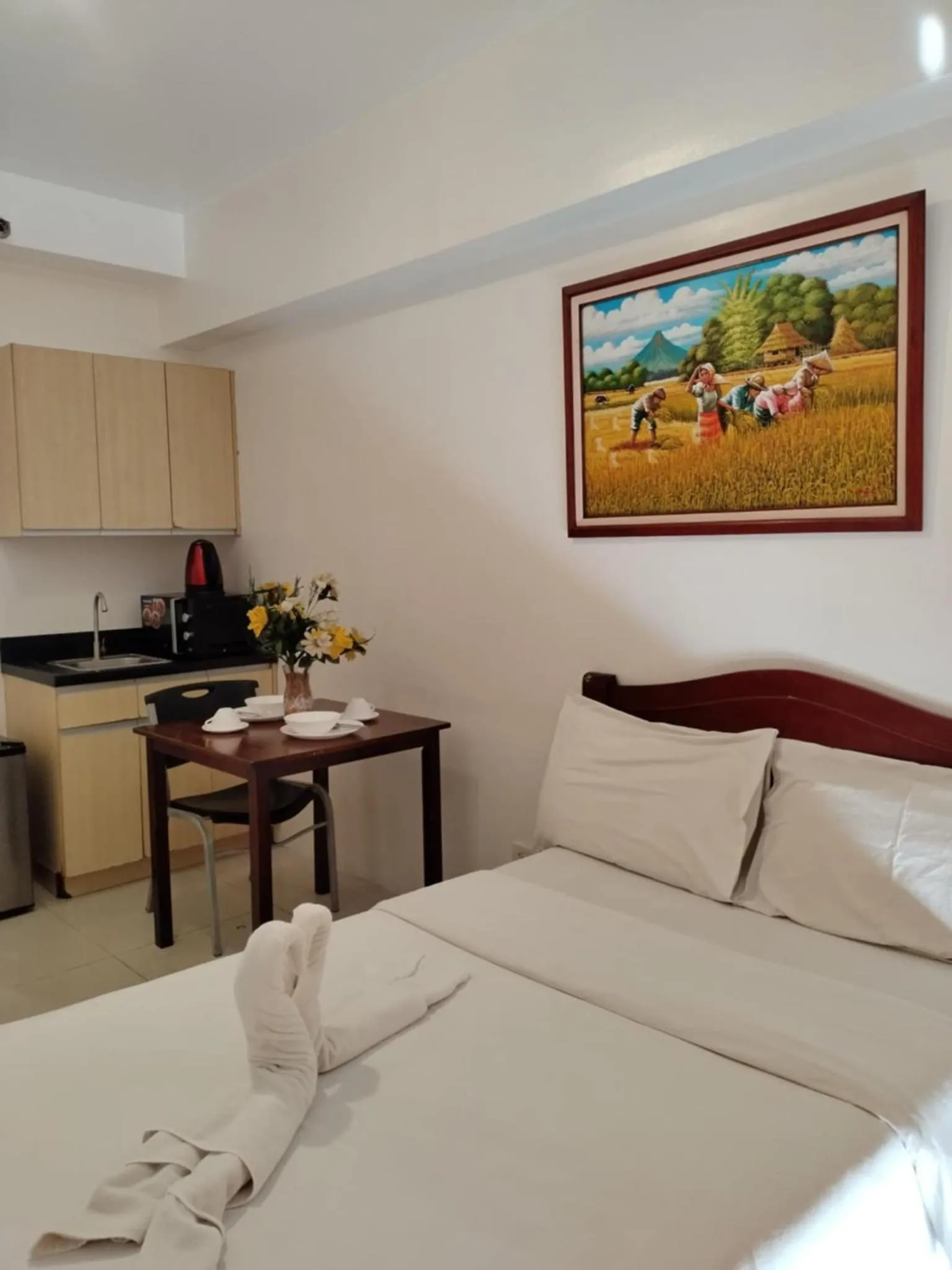 Photo of the whole room, Bed in Dian SUITES 1