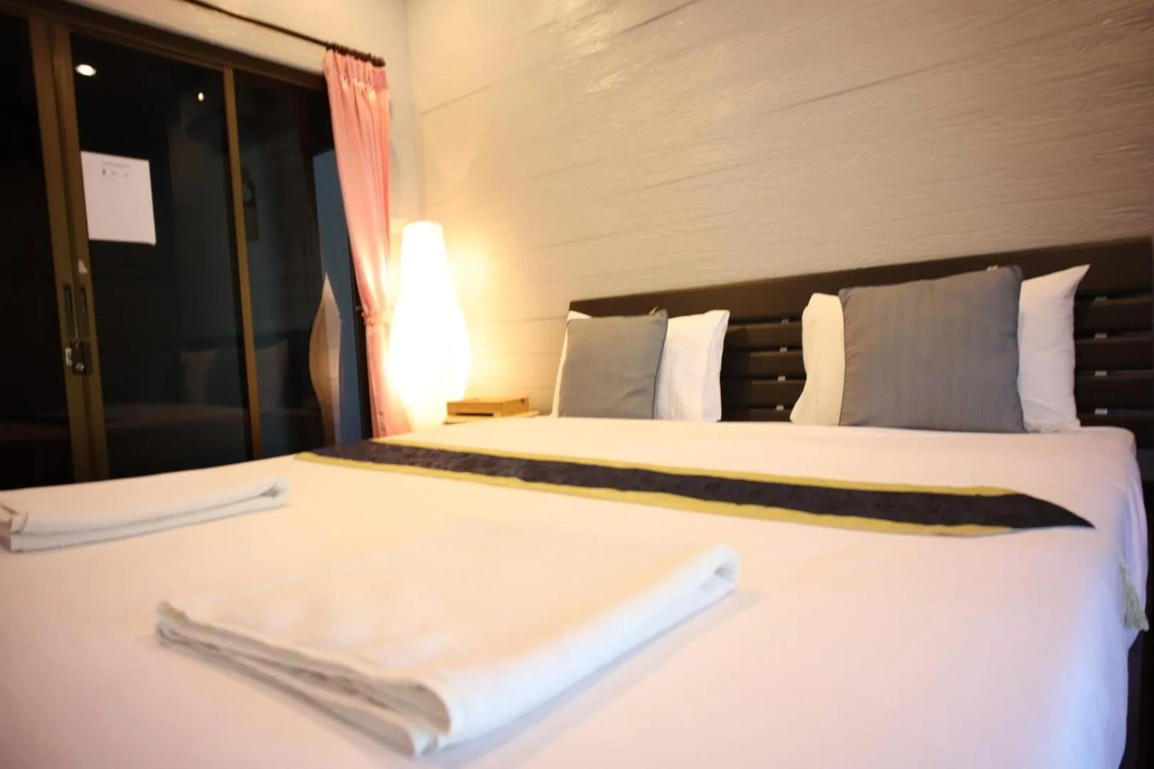 Bed in Marina hut guest house