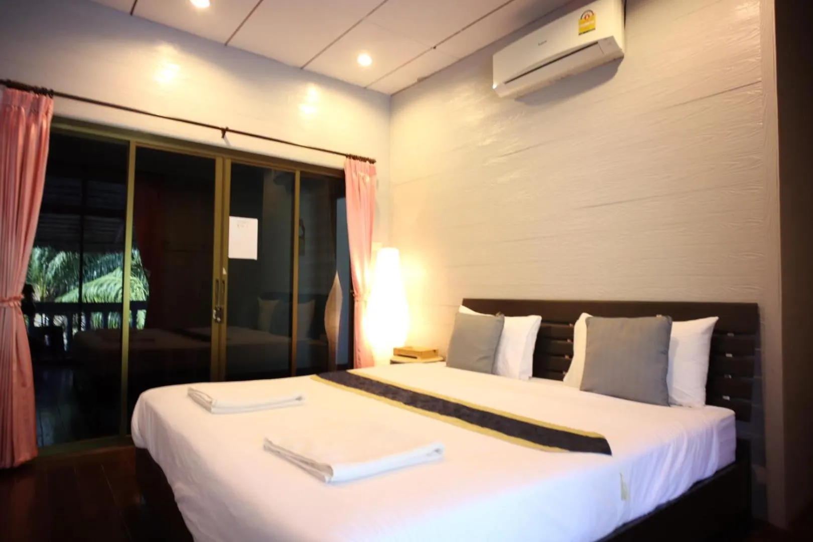 Bed in Marina hut guest house