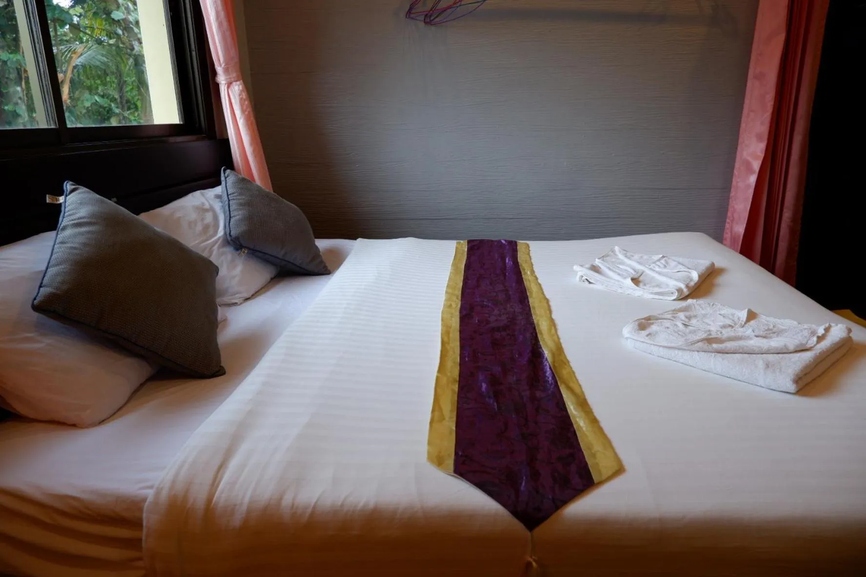 Bed in Marina hut guest house