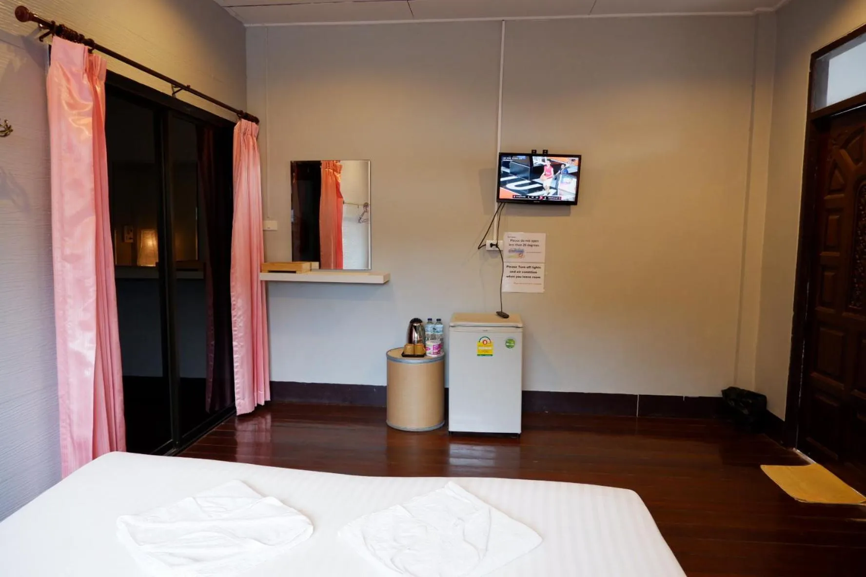 Bed in Marina hut guest house