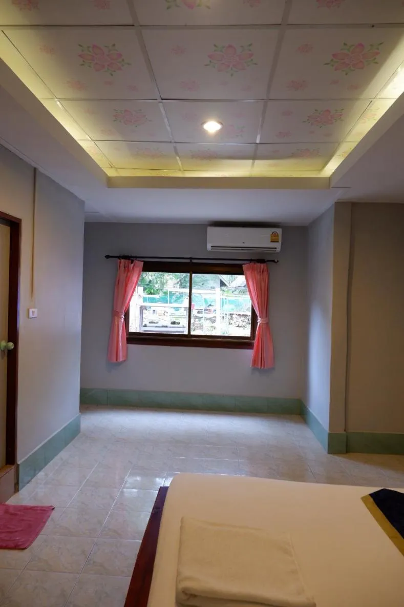 Bed in Marina hut guest house