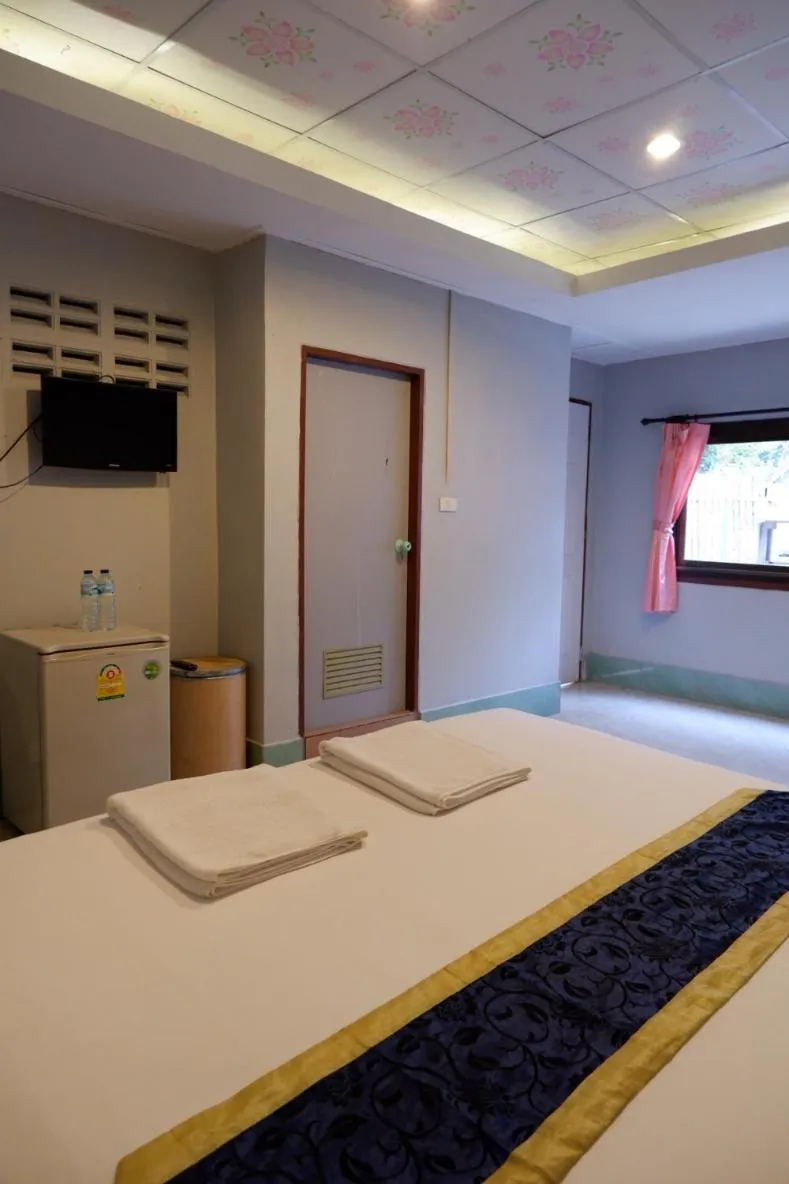 Bed in Marina hut guest house