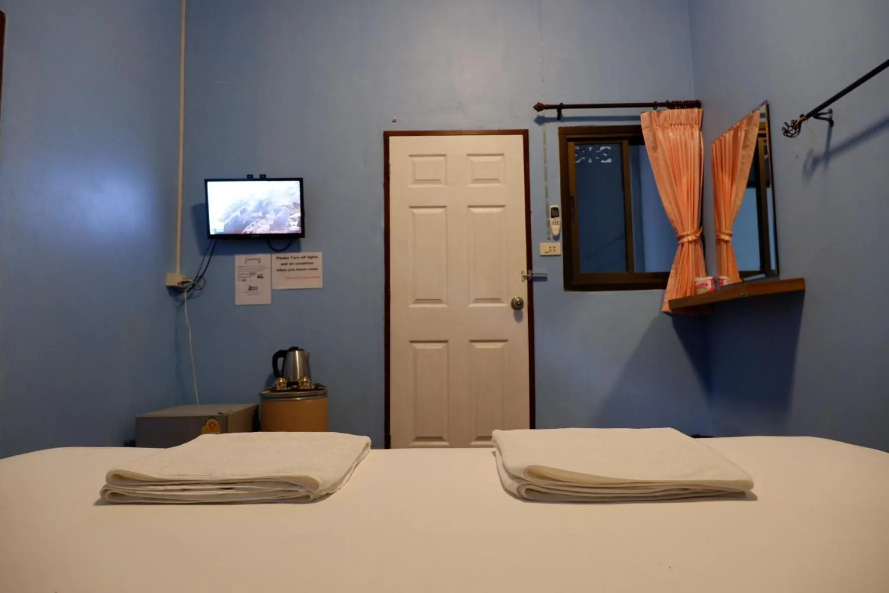 Bed in Marina hut guest house