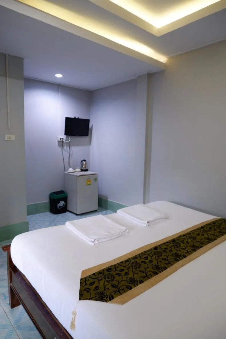 Bed in Marina hut guest house