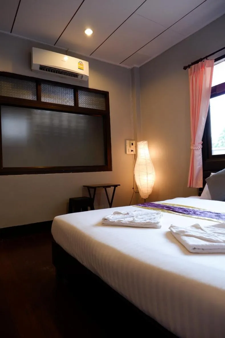 Bed in Marina hut guest house