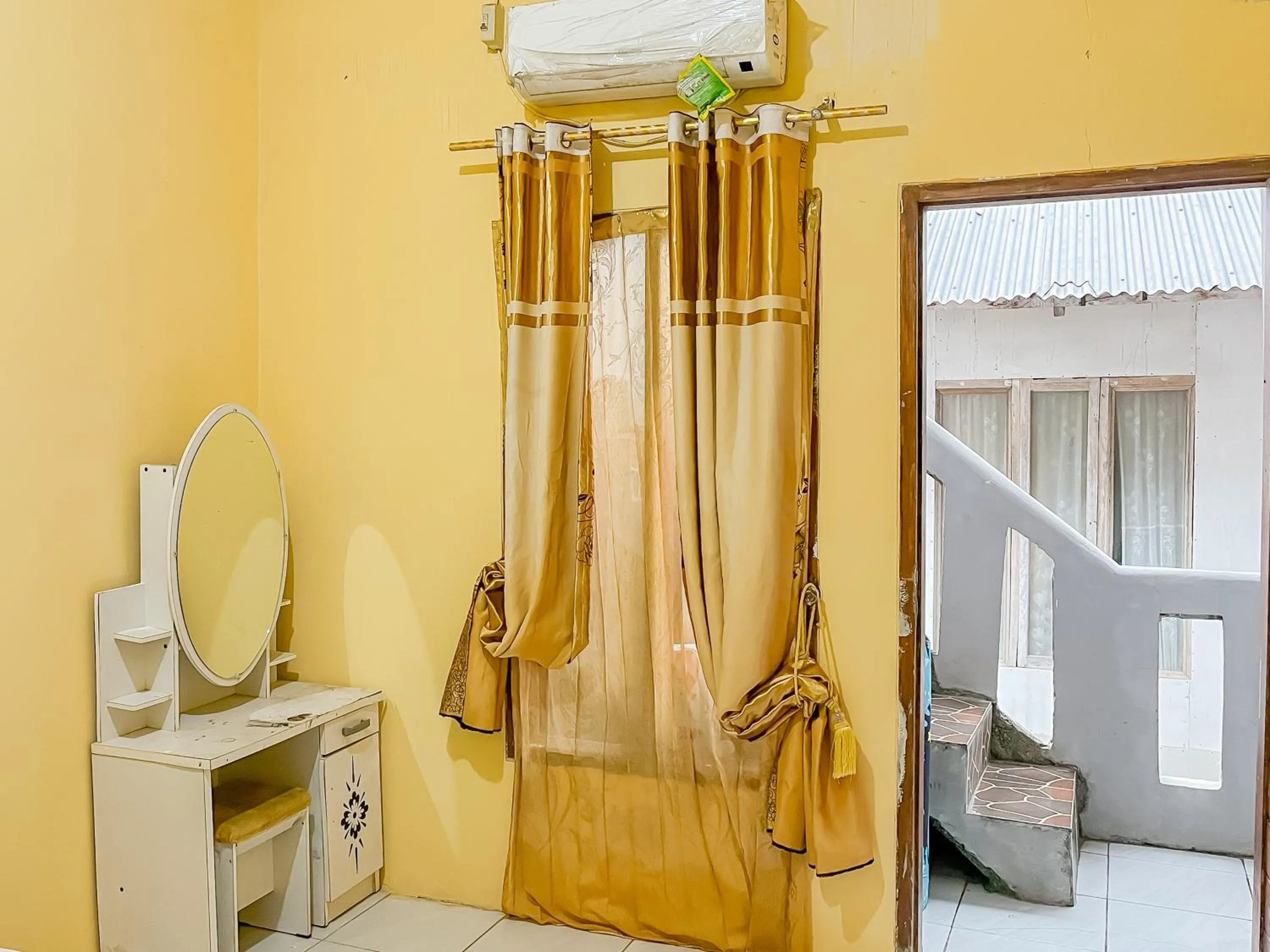 Bedroom in Penginapan Diar near Pantai Santolo Mitra RedDoorz