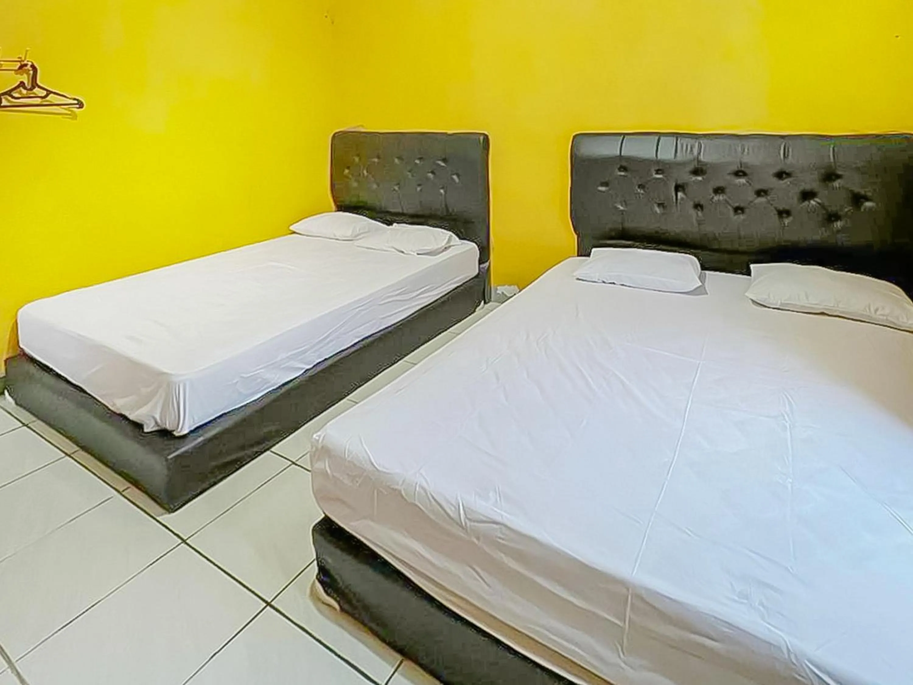 Bed in Penginapan Diar near Pantai Santolo Mitra RedDoorz