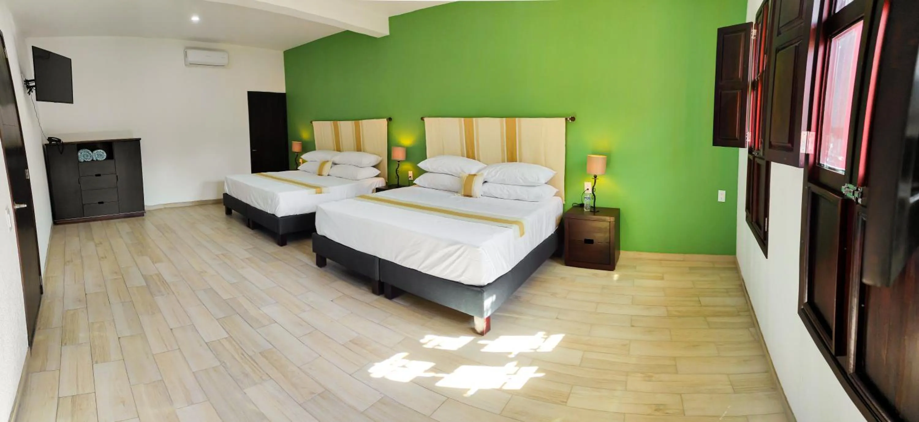 Photo of the whole room, Bed in Nueve Agaves Hotel