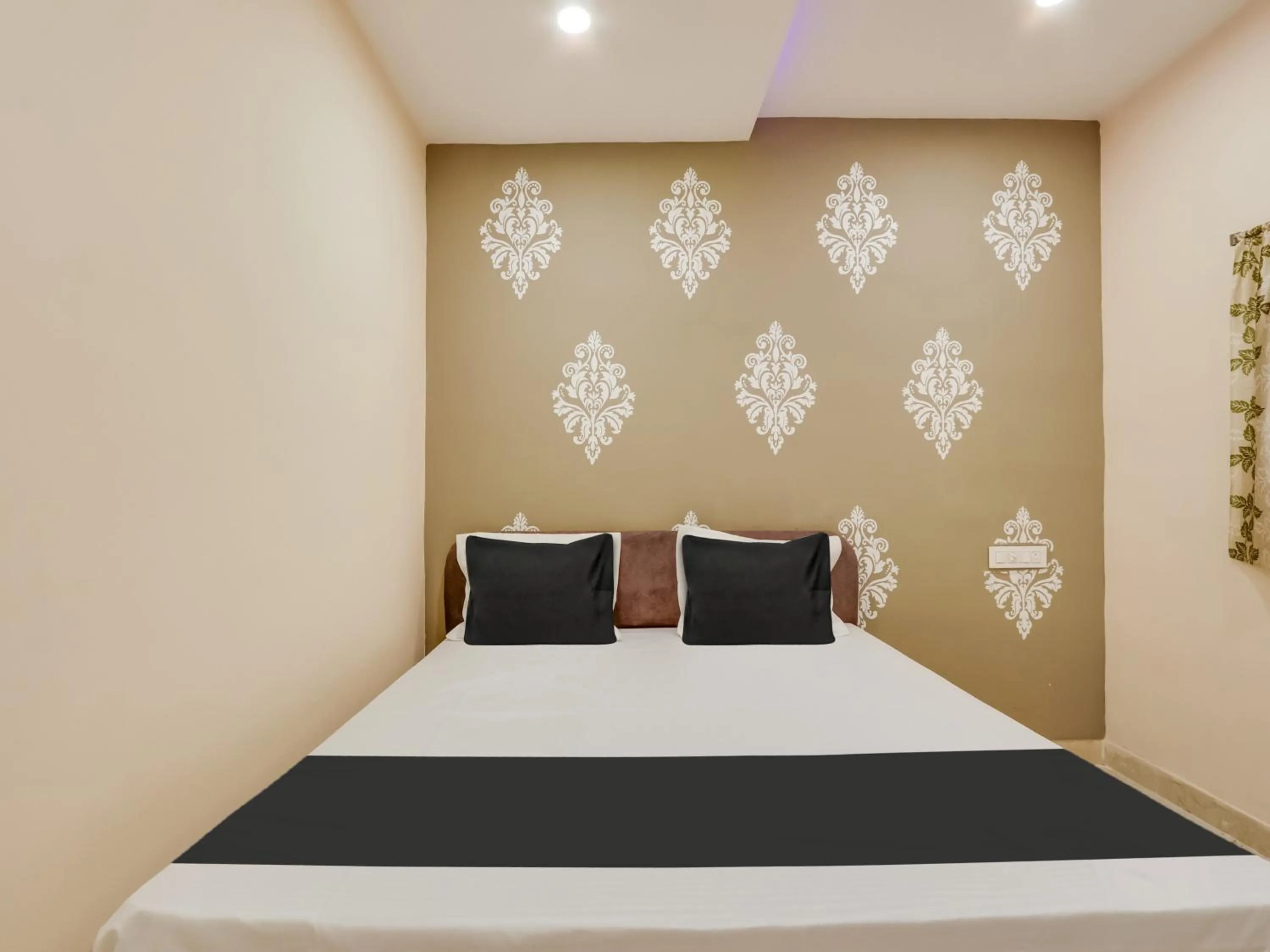 Bedroom, Bed in Hotel O BSS INNS