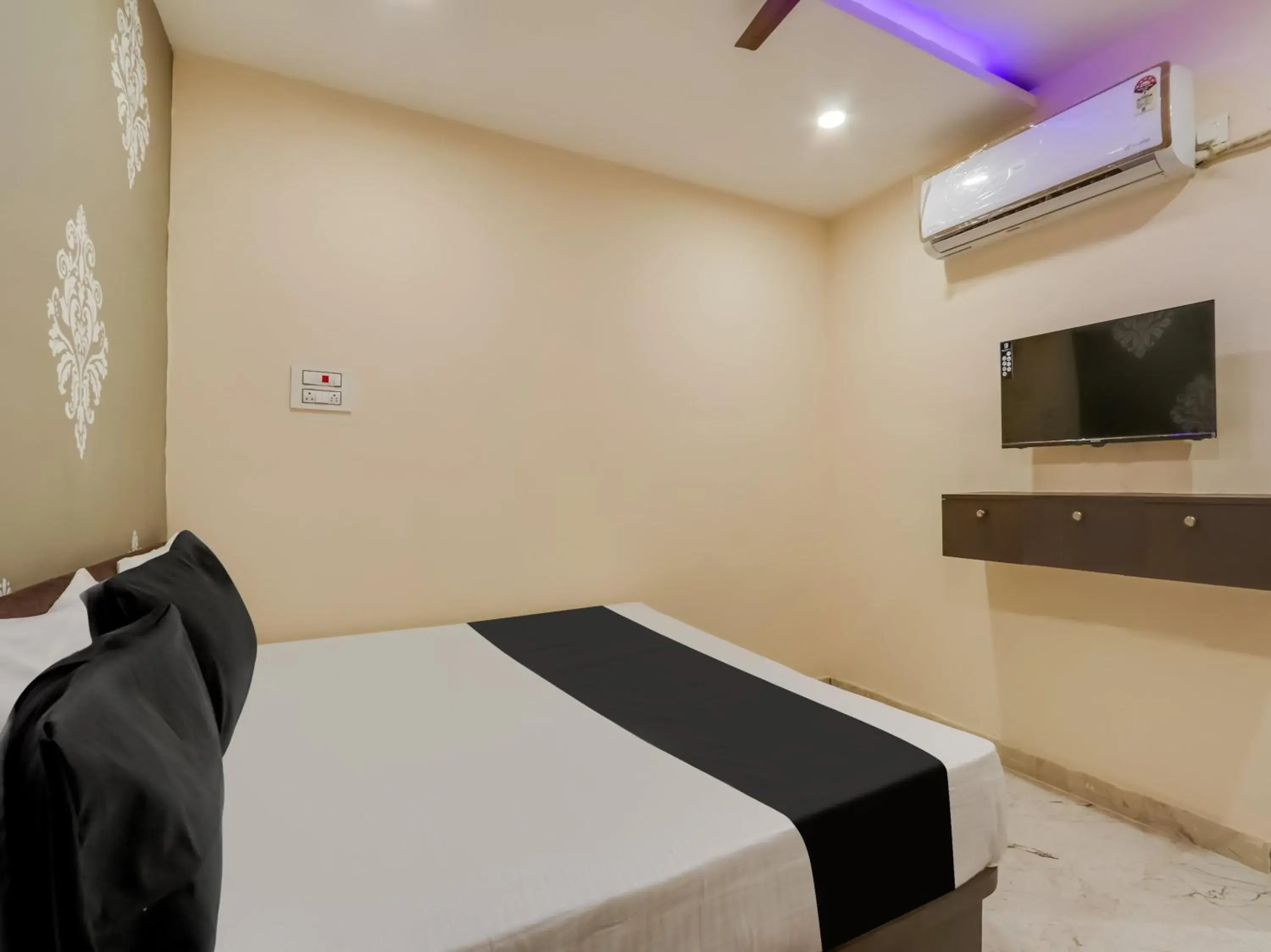 Lobby or reception, Bed in Hotel O BSS INNS Lobby or reception, Bed in Hotel O BSS INNS