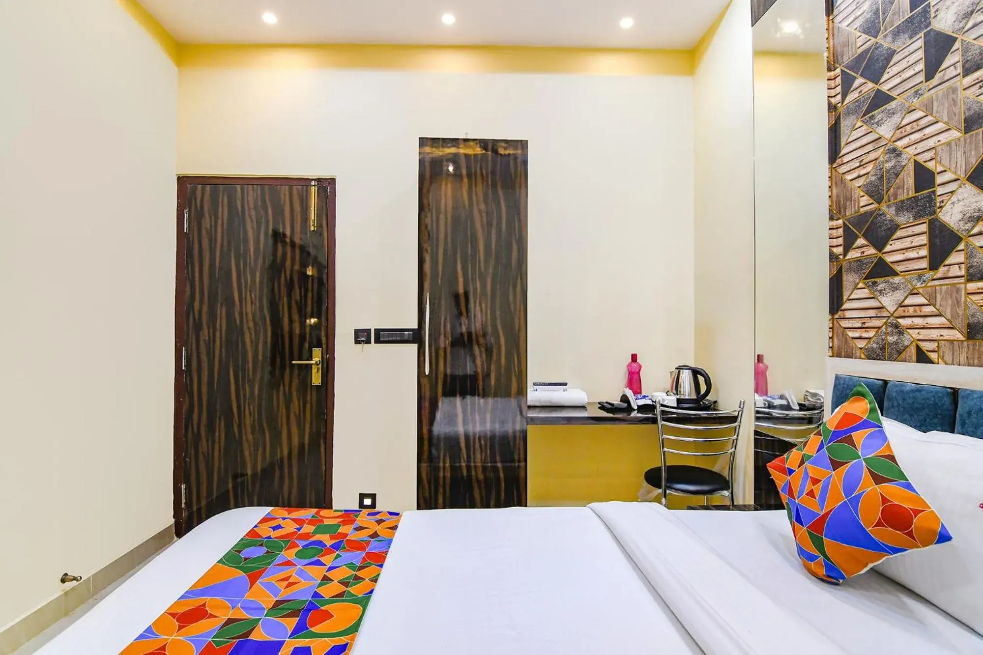 Bed in FabHotel Royal Park Inn - Nr Eden Garden Stadium Bed in FabHotel Royal Park Inn - Nr Eden Garden Stadium