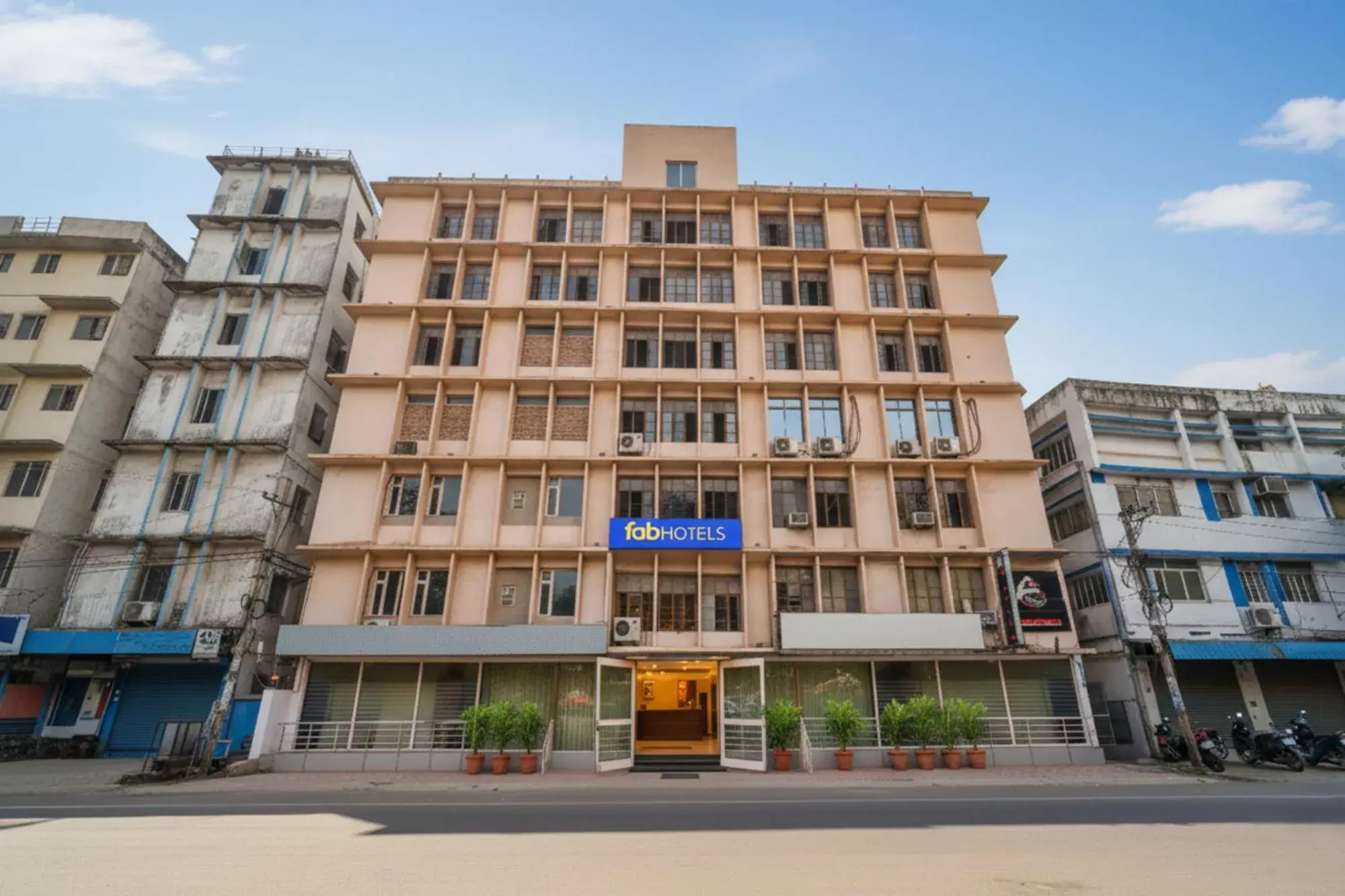 Property building in FabHotel Royal Park Inn - Nr Eden Garden Stadium Property building in FabHotel Royal Park Inn - Nr Eden Garden Stadium