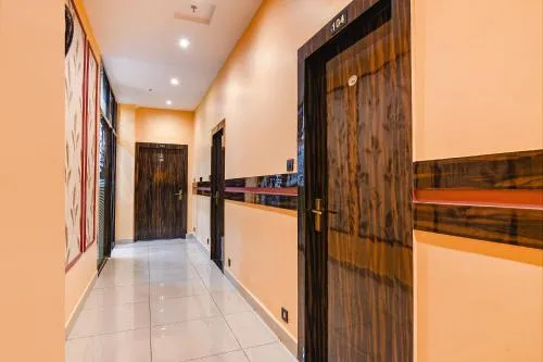 FabHotel Royal Park Inn - Nr Eden Garden Stadium