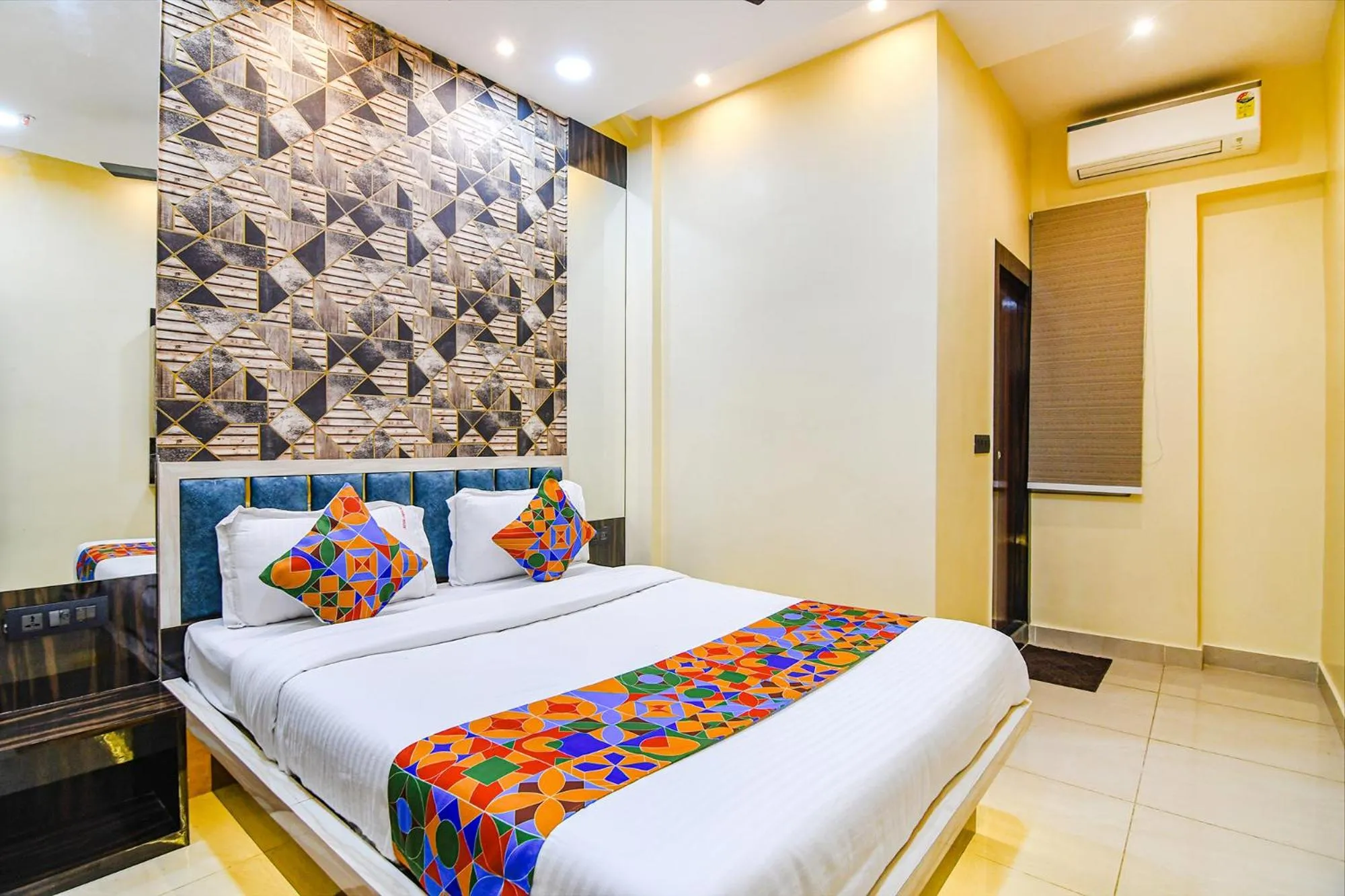 Bed in FabHotel Royal Park Inn - Nr Eden Garden Stadium